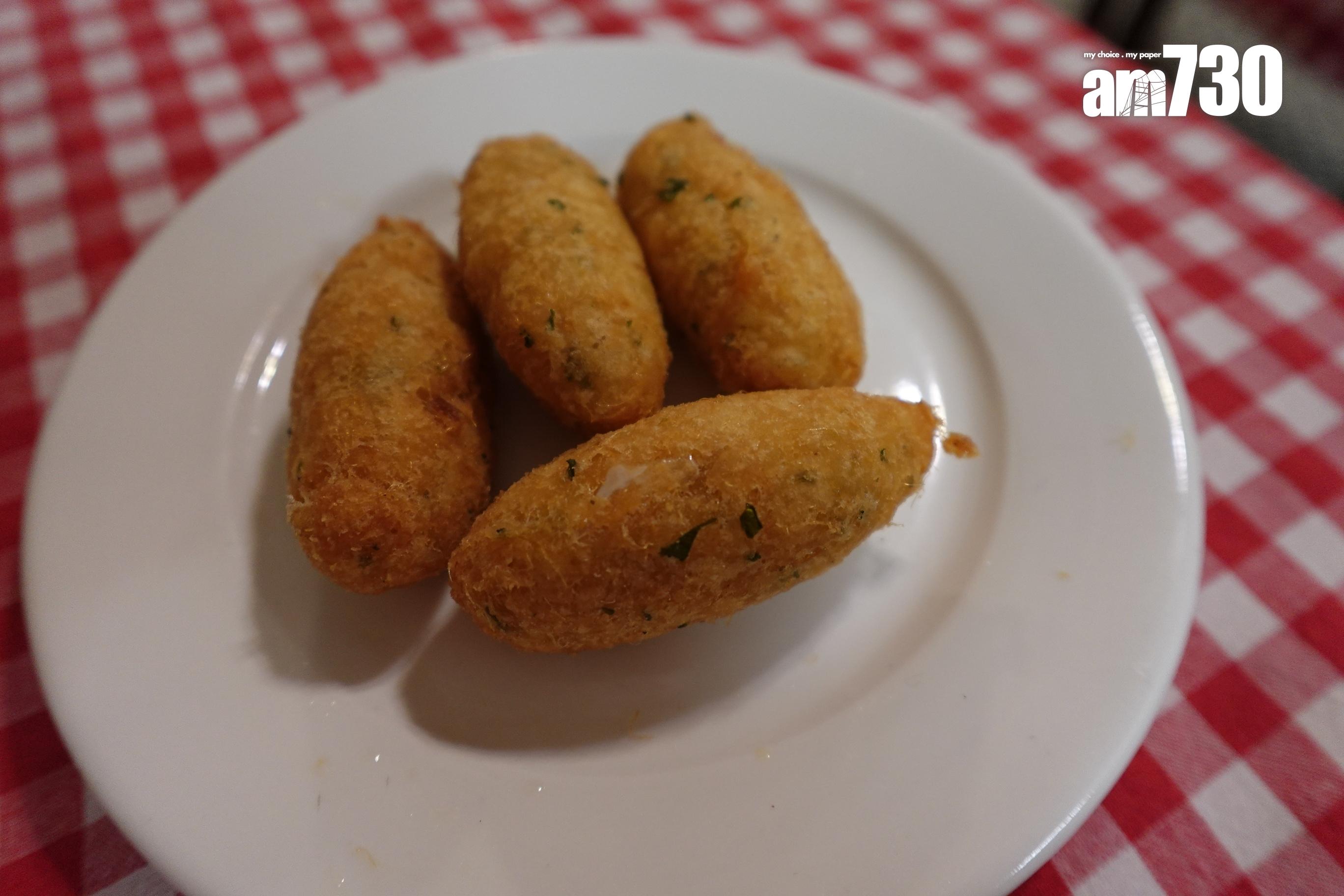 炸馬介休球($58/4件)新鮮炸起。