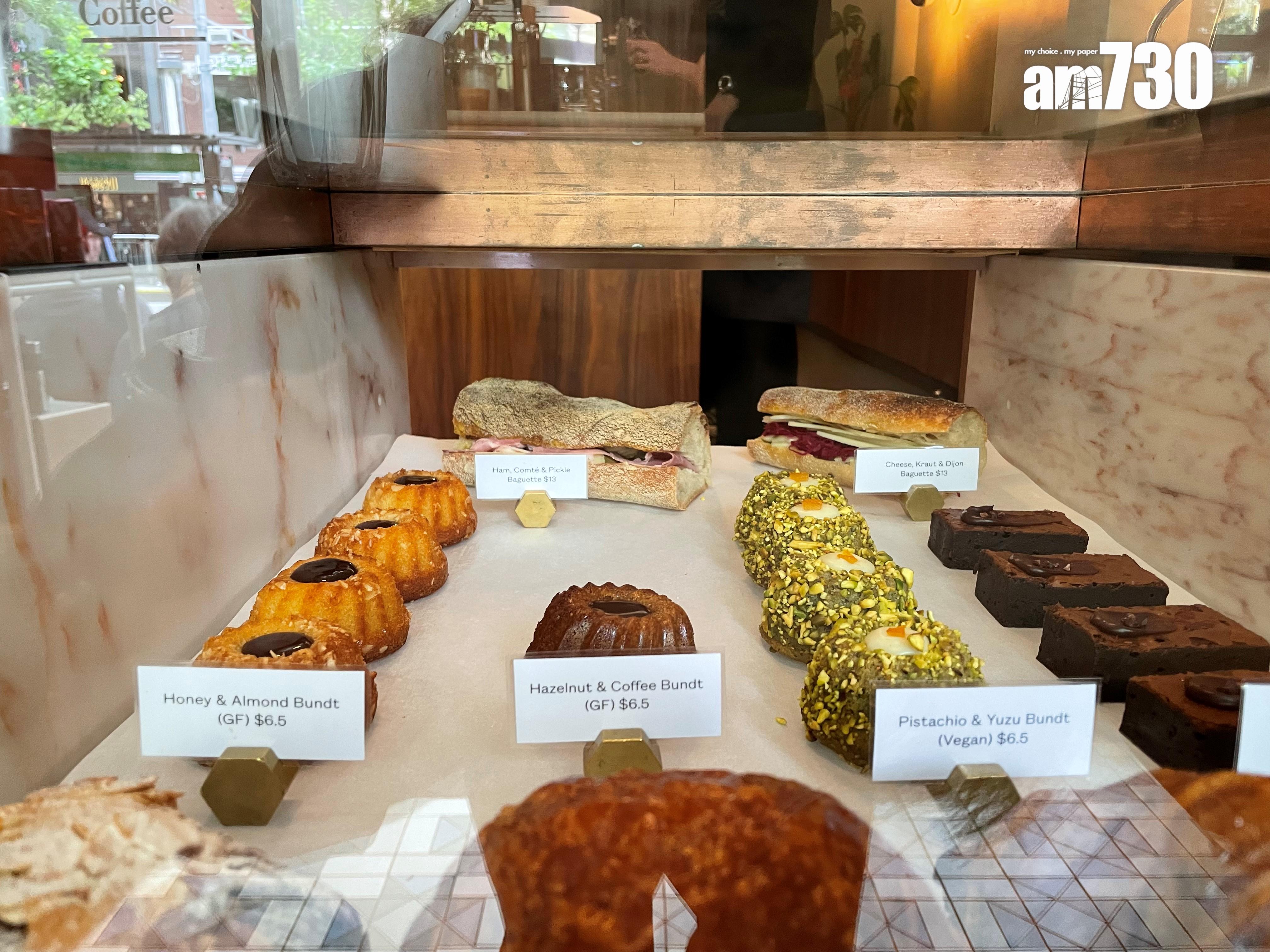 店內亦有售賣麵包及甜點。