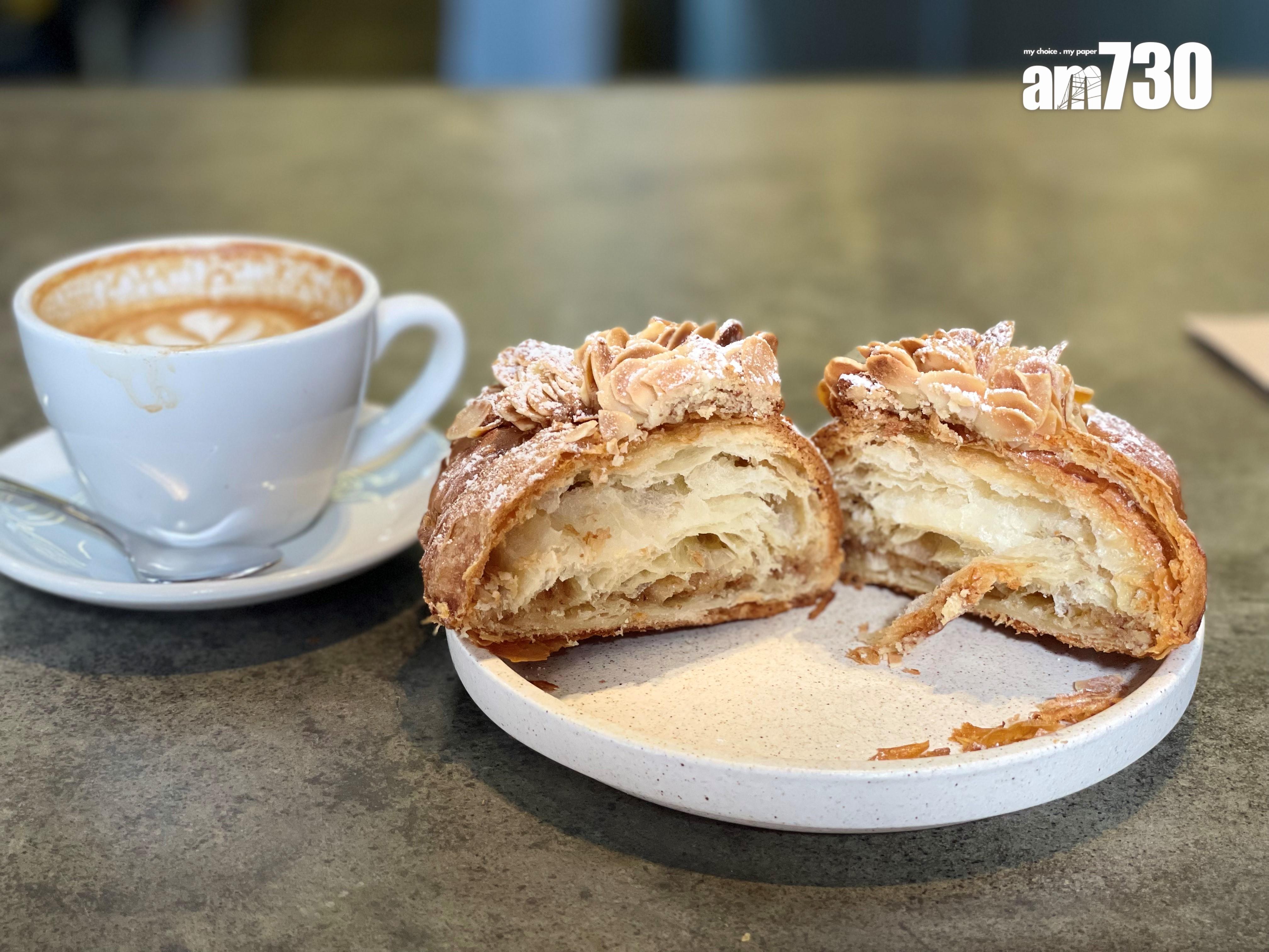 杏仁牛角包宜配上咖啡一齊吃。