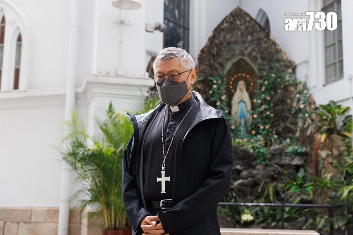 周守仁今日到教堂悼念榮休教宗本篤十六世離世。(蘇文傑攝)