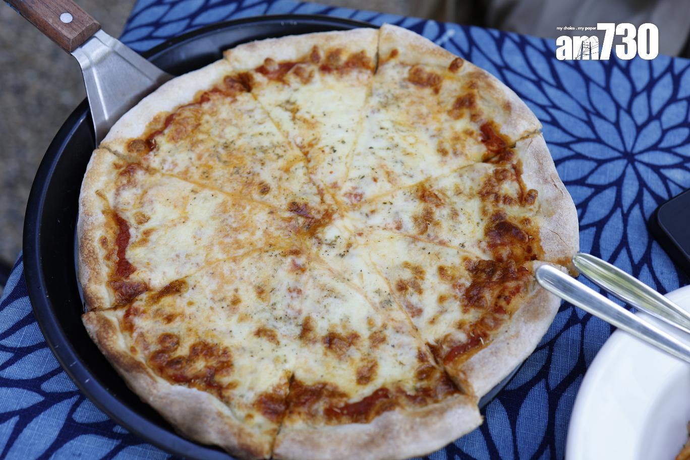 Four Cheese Pizza 270/320Thb (劉韻瑩攝)