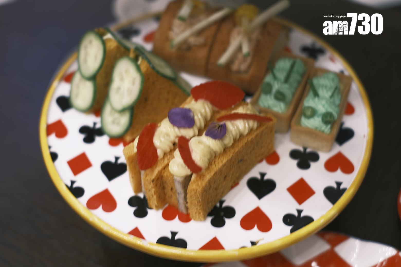 培根餡餅配英式豌豆奶油;雞肉蘑菇三文治配黃咖喱(劉韻瑩攝)