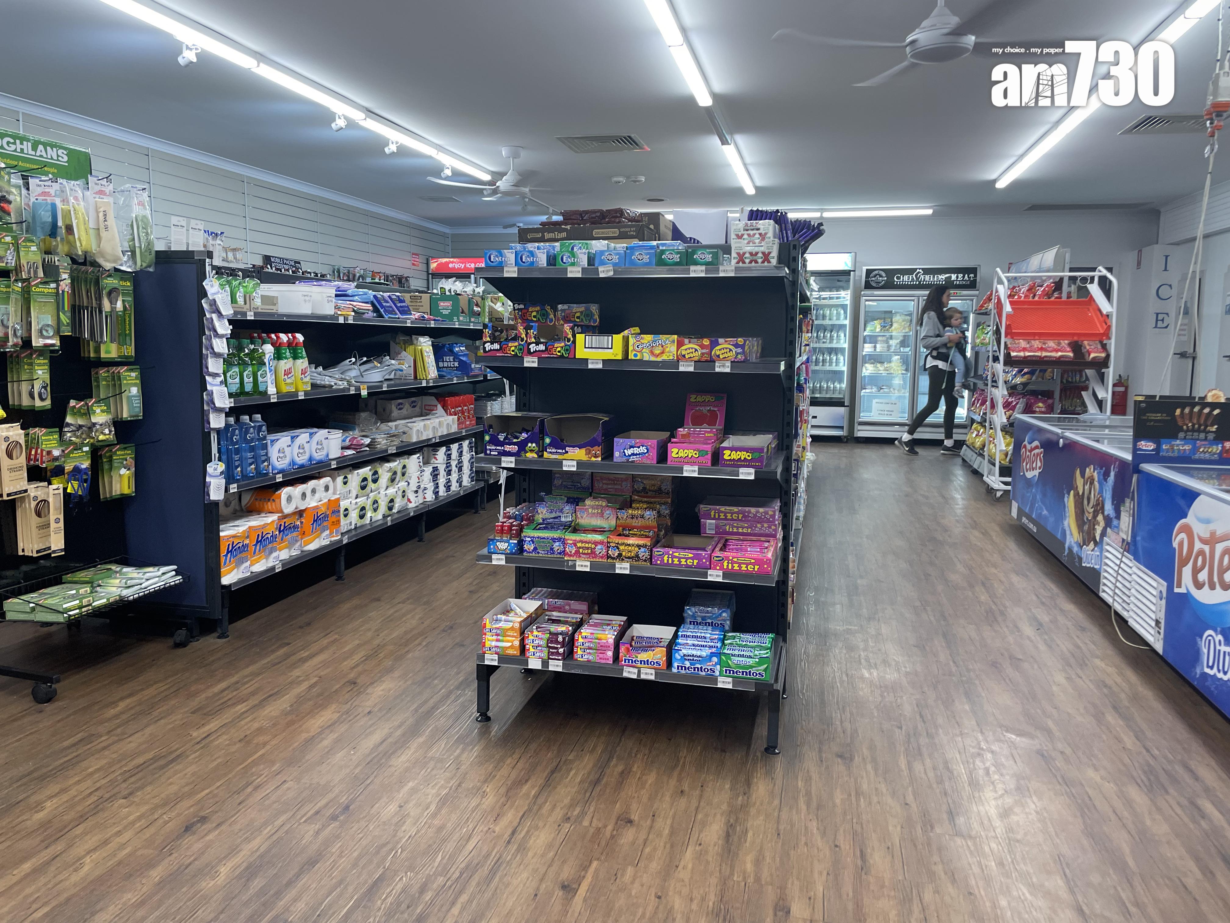 亦有不同罐頭乾糧及急凍食品。(劉韻瑩攝)