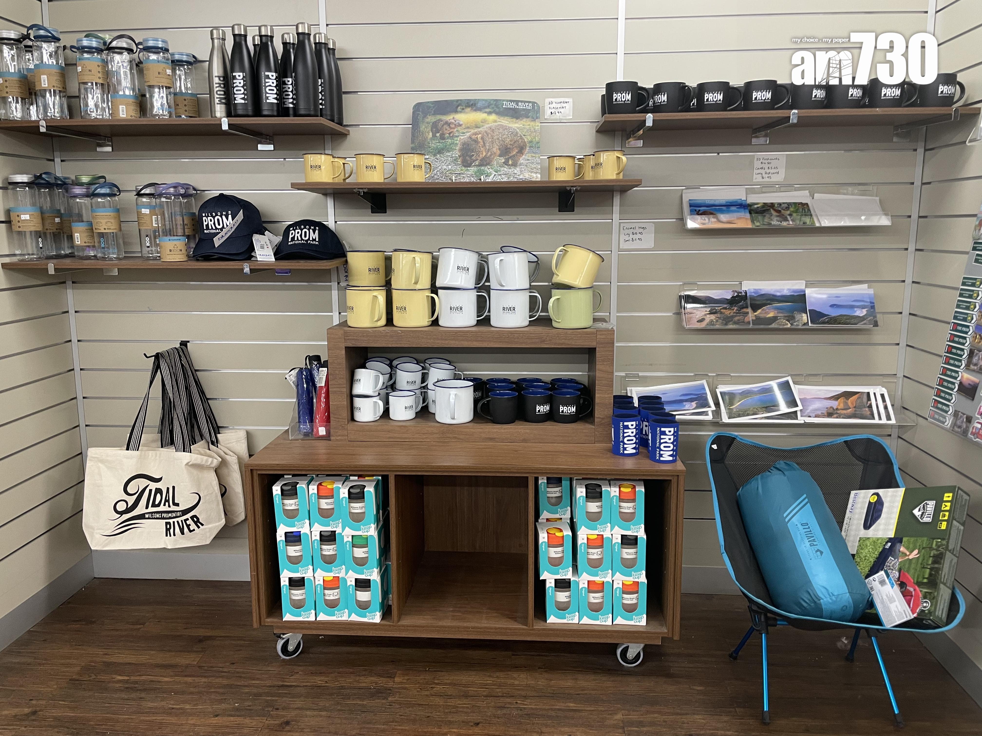 售賣各式各樣露營用品。(劉韻瑩攝)