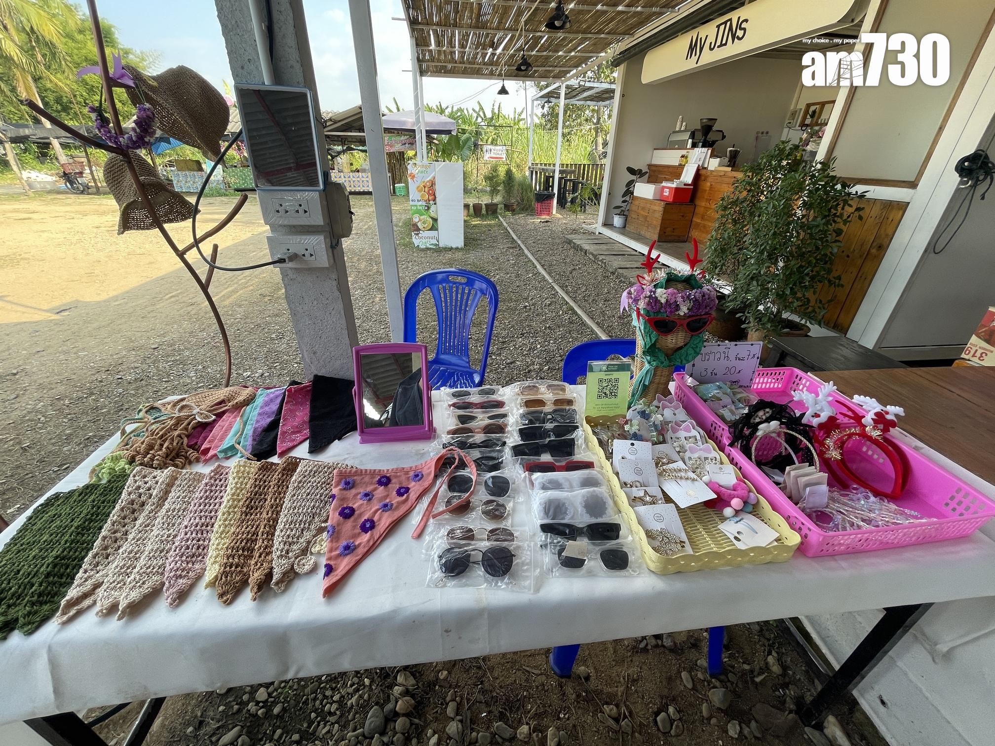 停車場有不同拍攝道具供大家租借。(劉韻瑩攝)