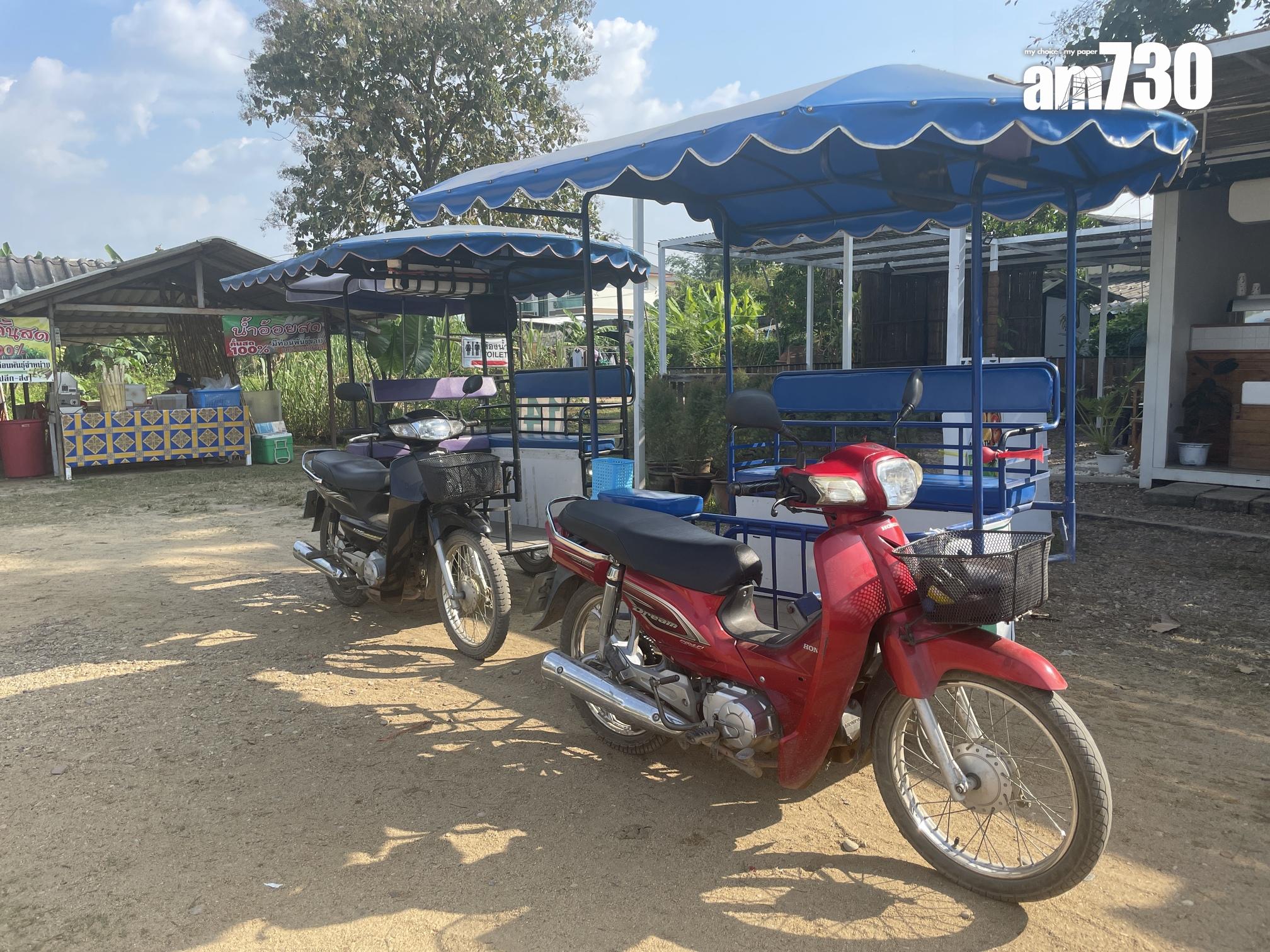 前往花田要轉乘由農場提供的專車。(劉韻瑩攝)