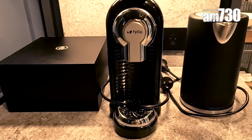 玄關亦設有咖啡機及熱水壺。