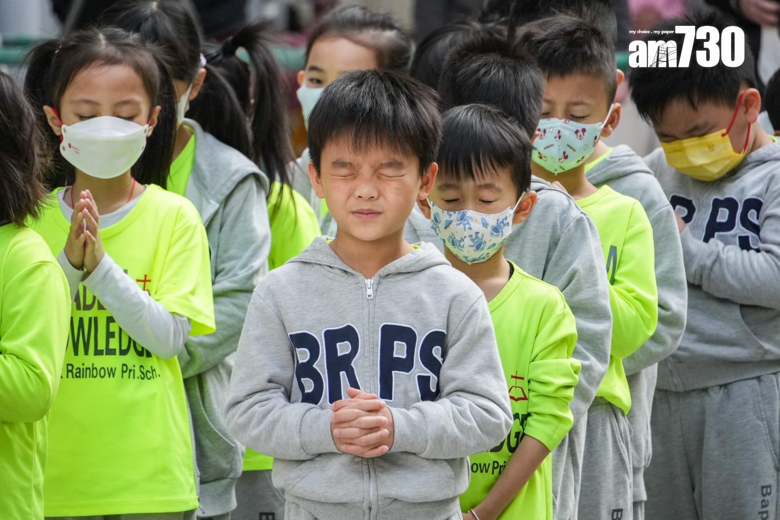 口罩令今起撤銷,學童可自由選擇是否要戴口罩。(李睿哲攝)