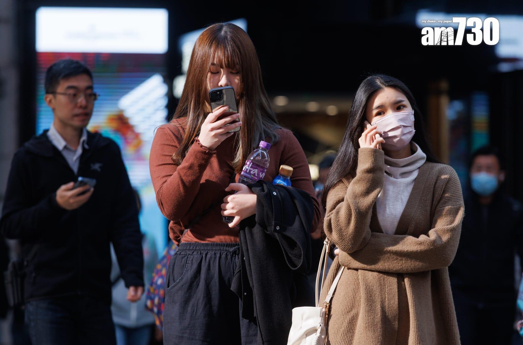 街上有女士不選擇戴口罩。(蘇文傑攝)