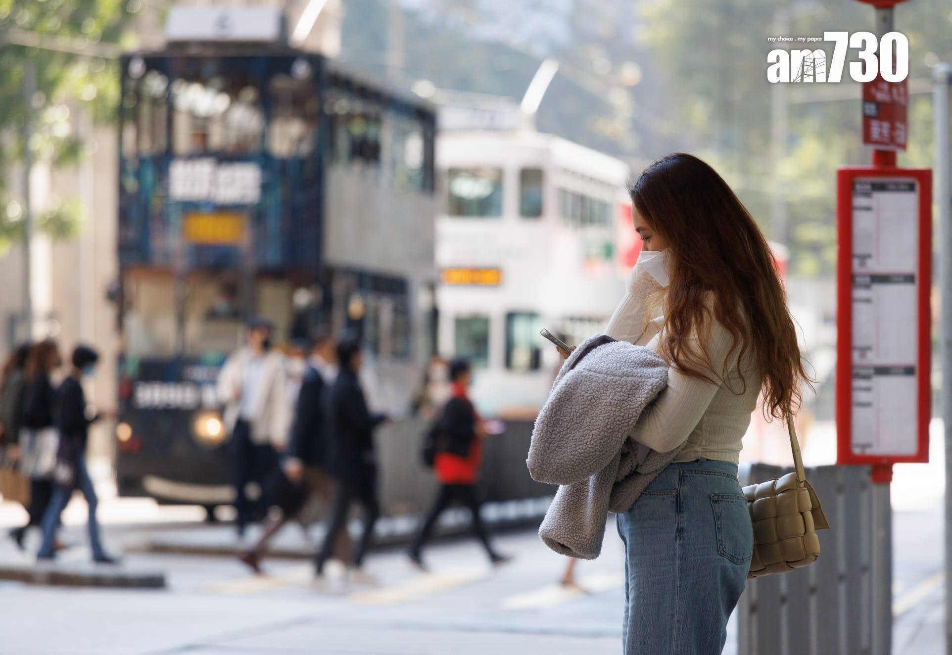 街上不少市民仍然選擇戴口罩。(蘇文傑攝)