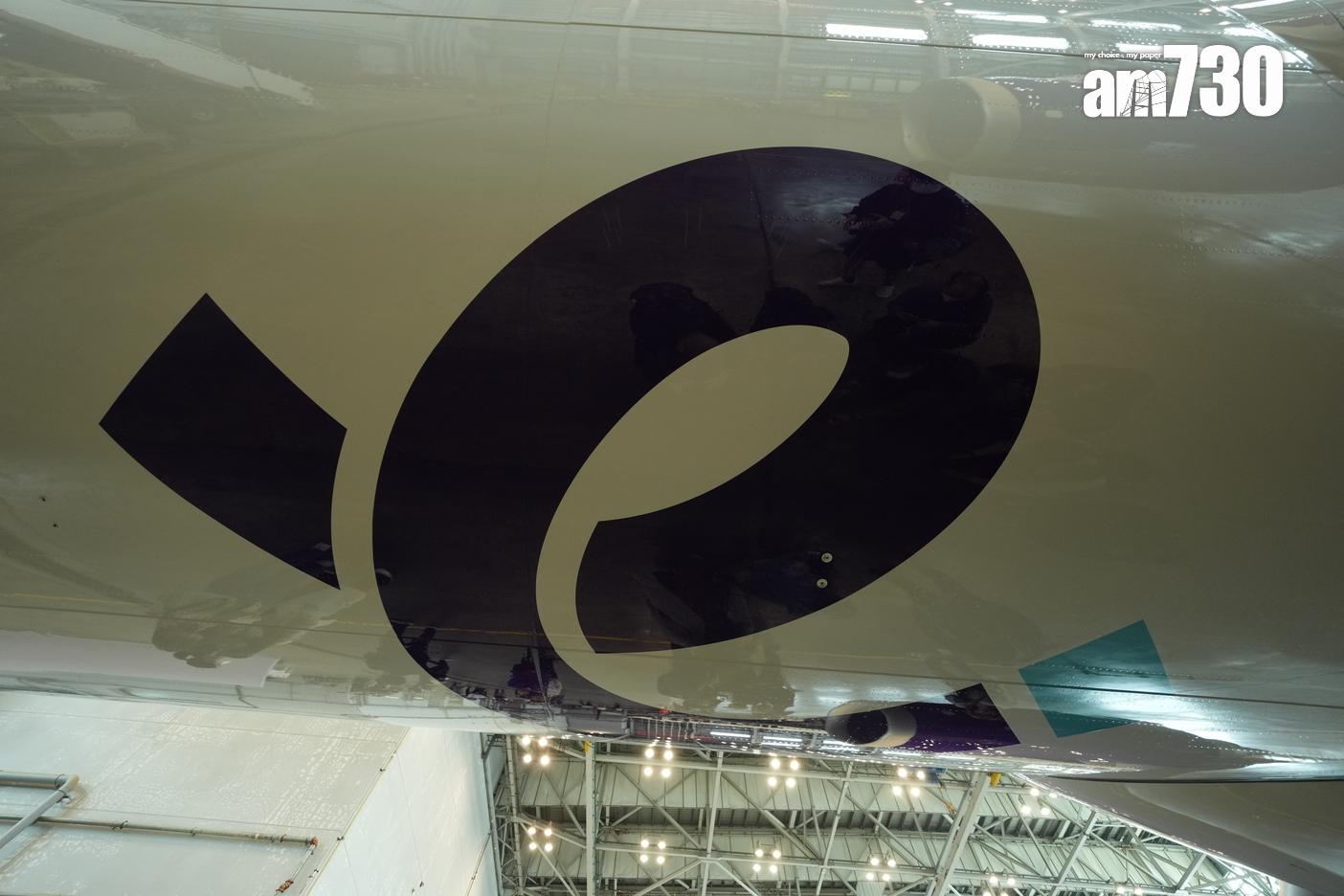 機身底部位置繪畫著新的「e」字圖形。(陳奕釗攝)