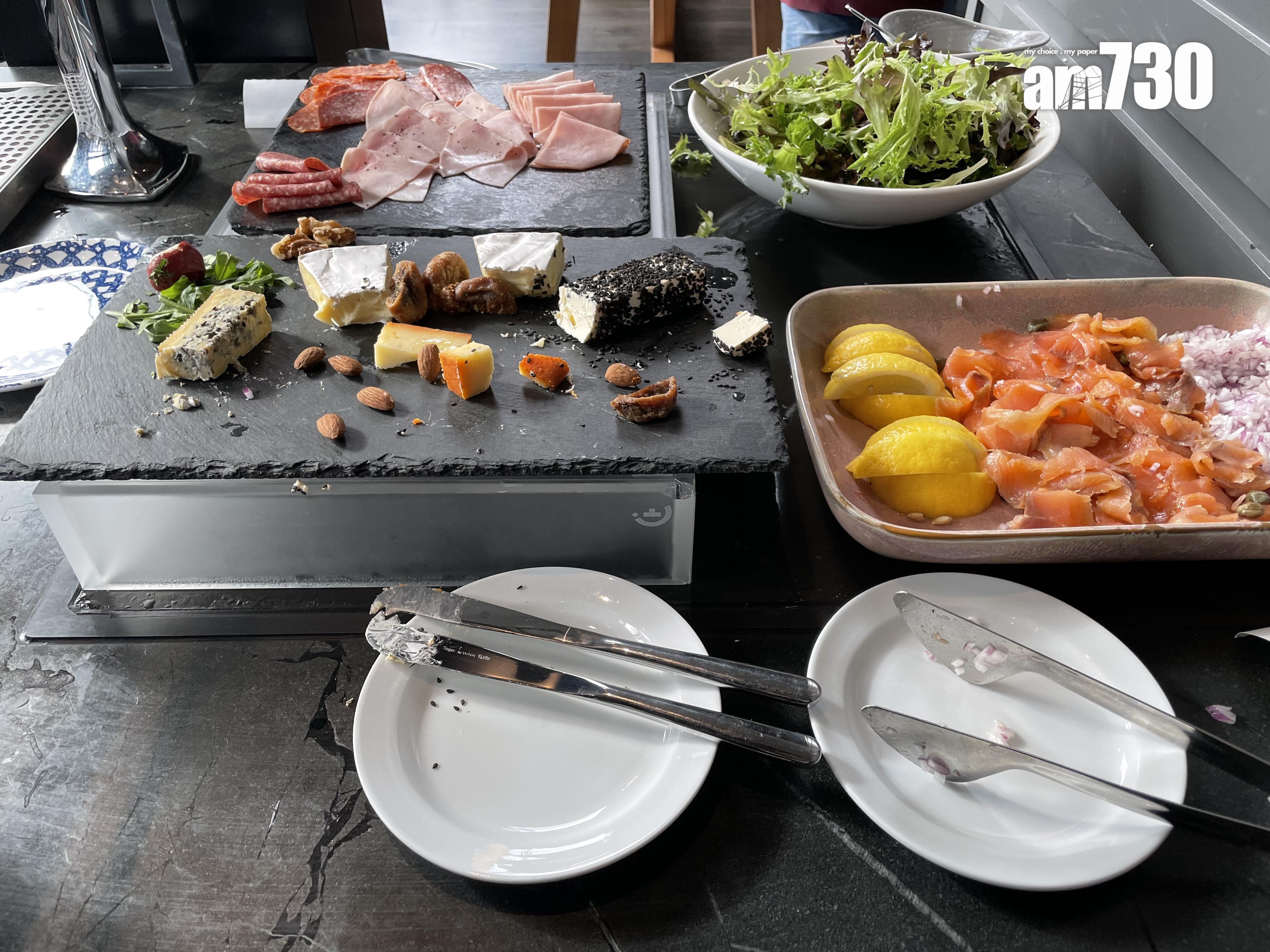 它們亦提供多款芝士、火腿、煙三文魚等。