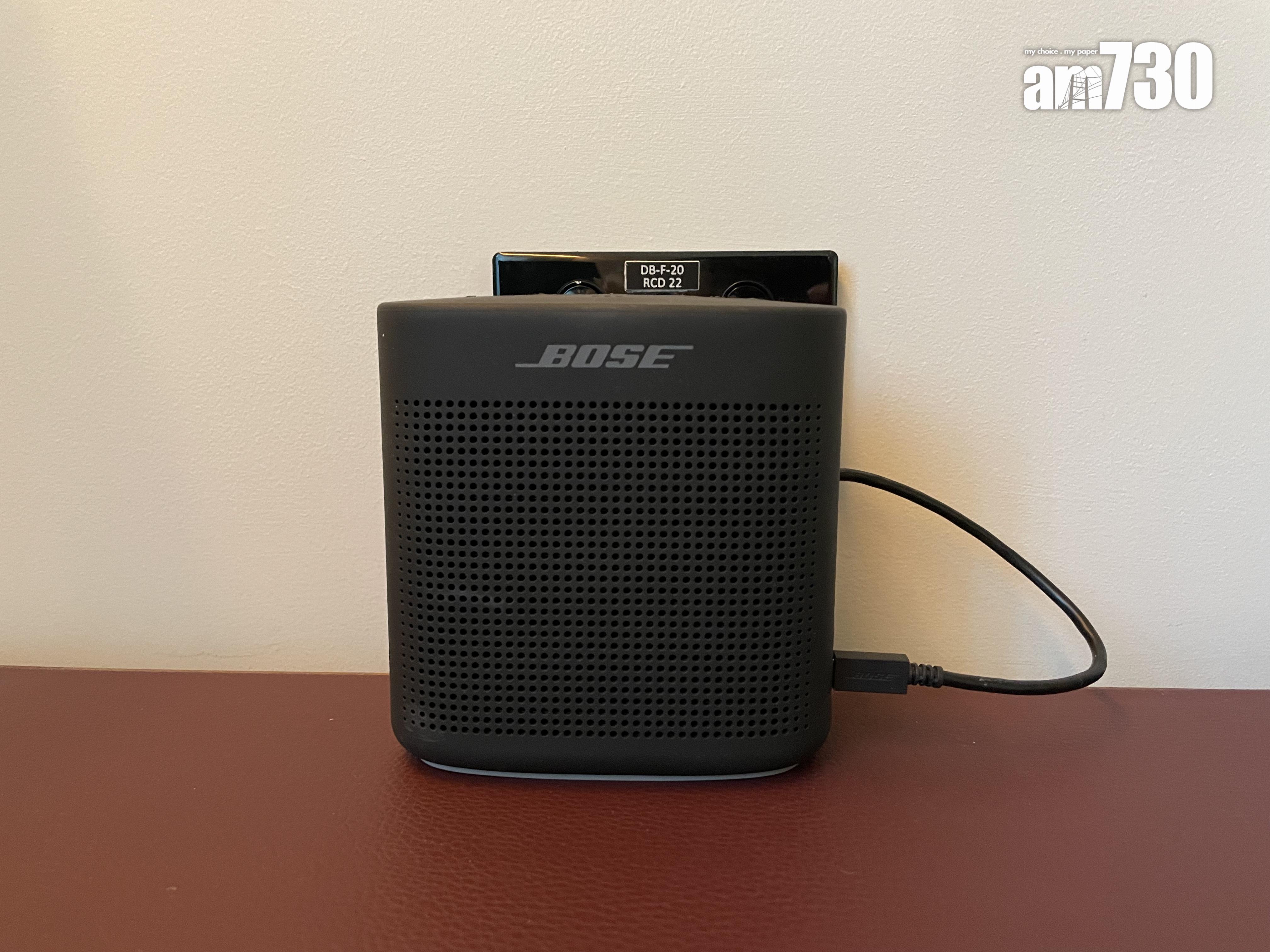 辦公桌上更有BOSE音響。