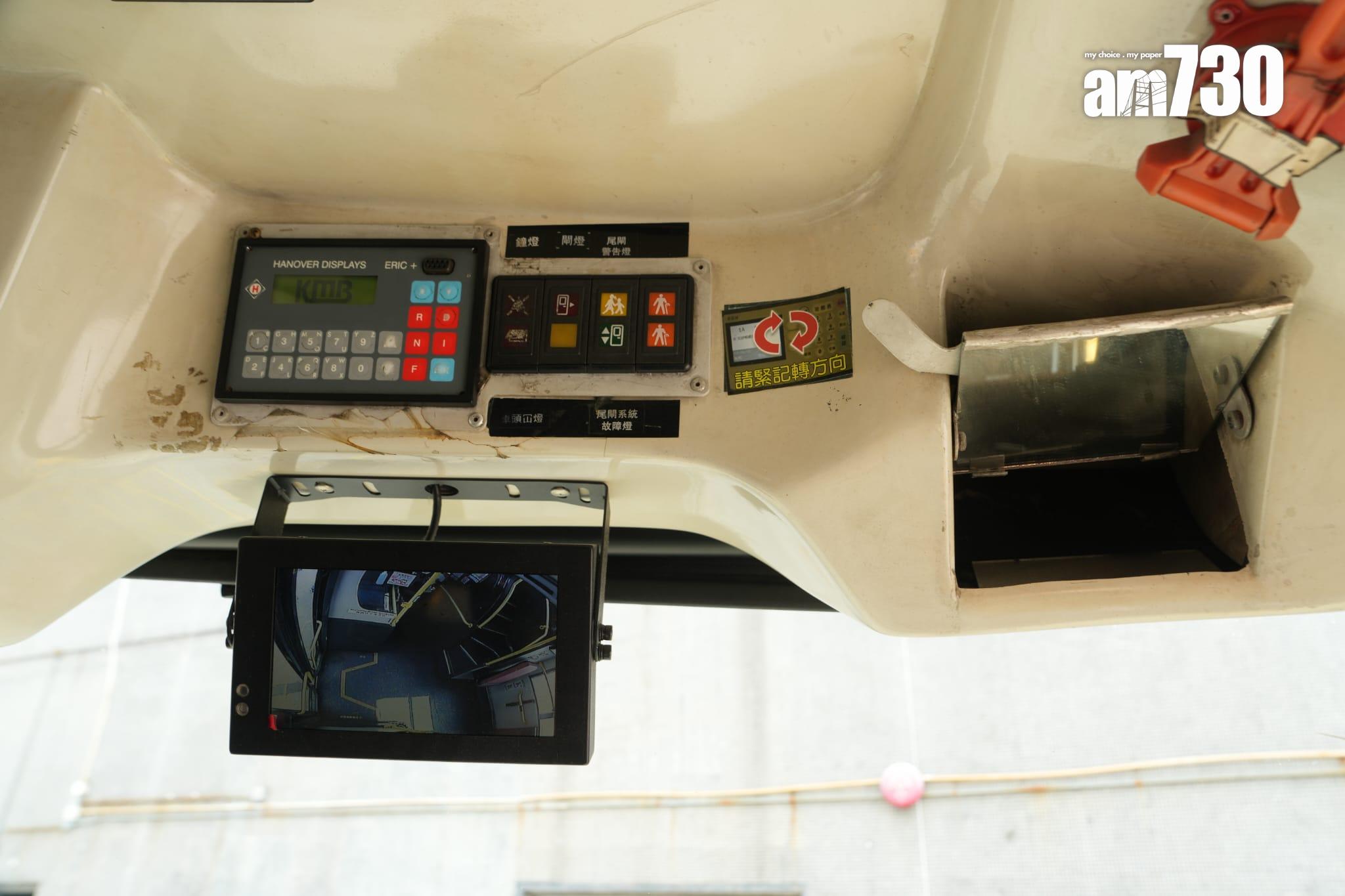 全港最後一部具備潛望鏡九巴「短豬」今退役。(陳奕釗攝)