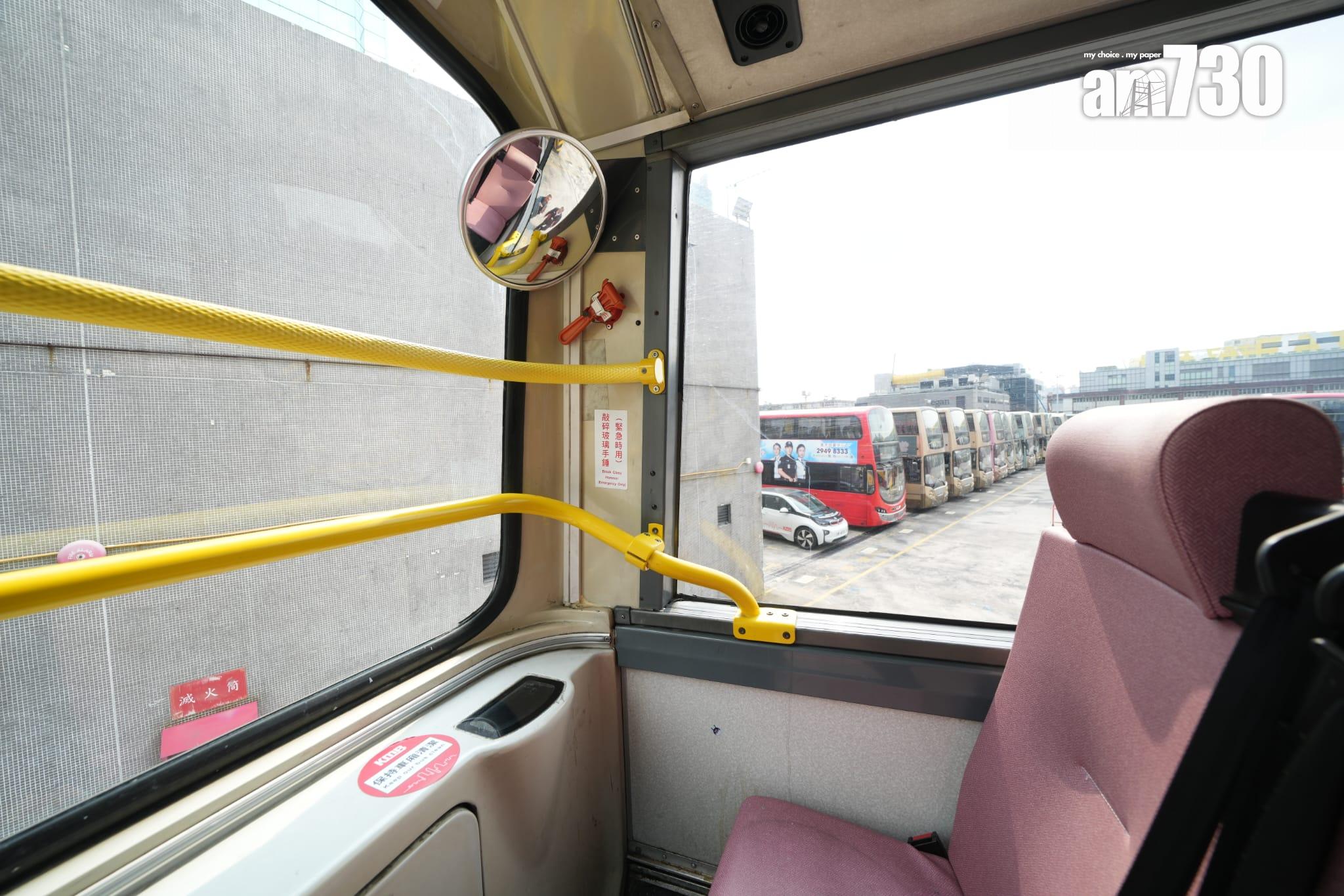 全港最後一部具備潛望鏡九巴「短豬」今退役。(陳奕釗攝)