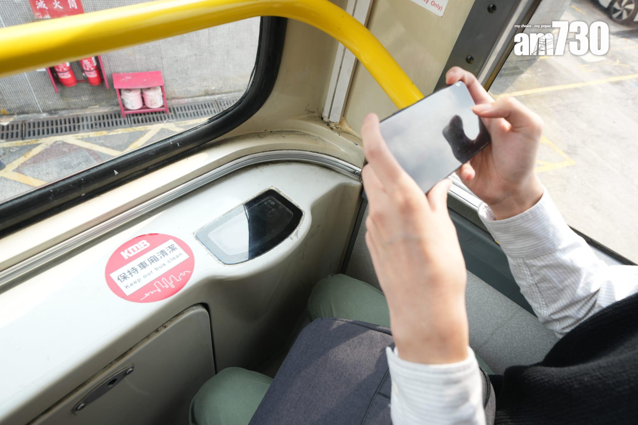 全港最後一部具備潛望鏡九巴「短豬」今退役。(陳奕釗攝)