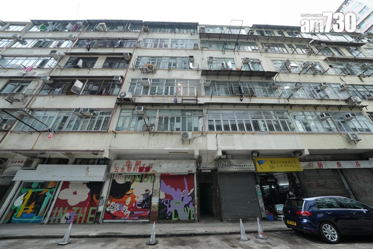 社協在一個唐樓單位設立「一比一」展覽館「侷住體驗館」,還原劏房環境供參加者體驗。(陳奕釗攝)