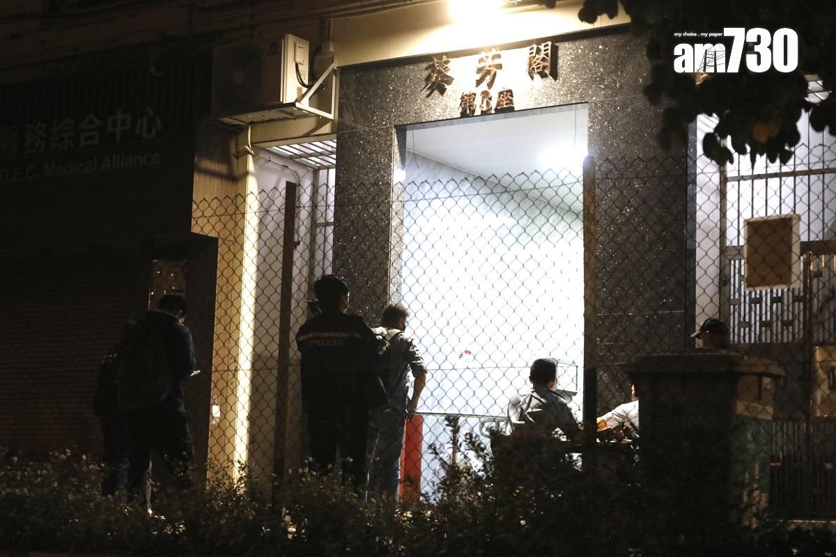 葵芳閣晚上有住戶倒斃單位內,警方接報到場調查。(林俊源攝)