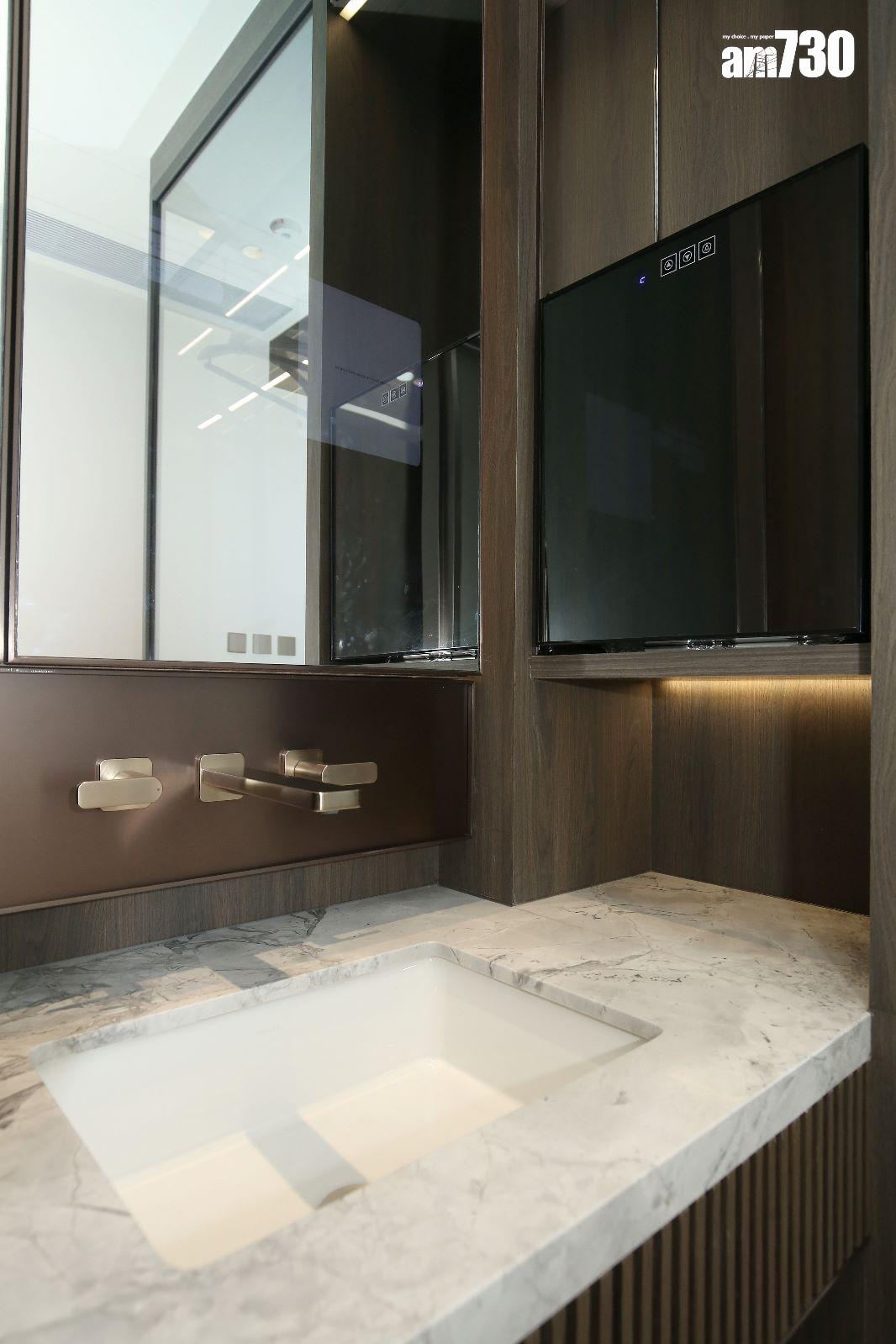 示範單位|天瀧1173方呎四房一套 玄關位置設衣物護理機