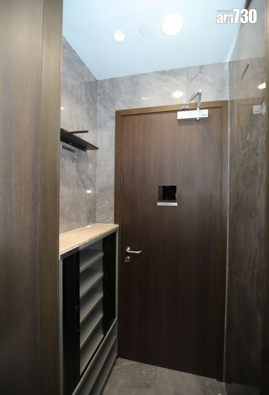 示範單位|天瀧1173方呎四房一套 玄關位置設衣物護理機