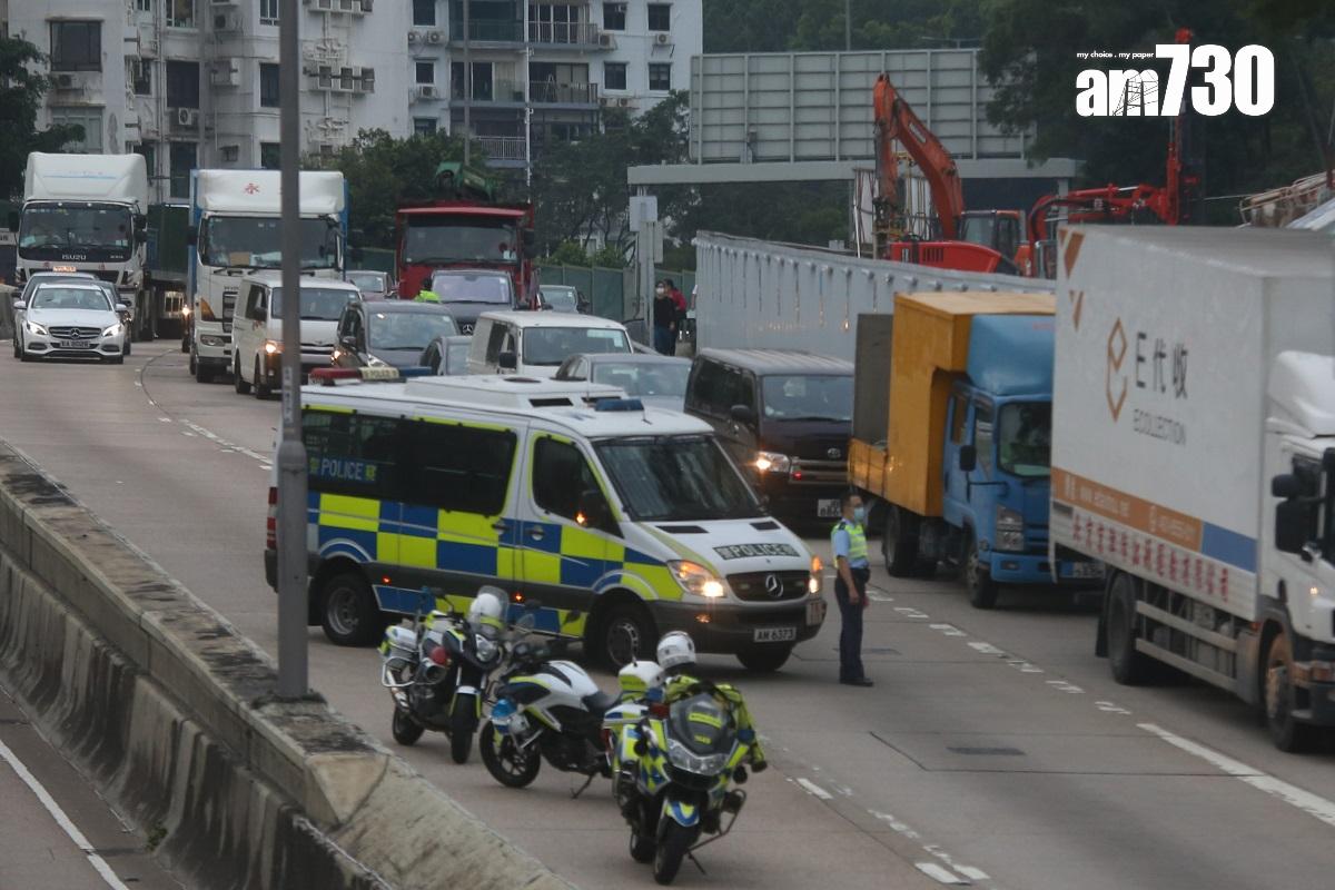 龍翔道的路況經常被駕駛者批評惡劣,亦不時發生交通意外。(資料圖片)