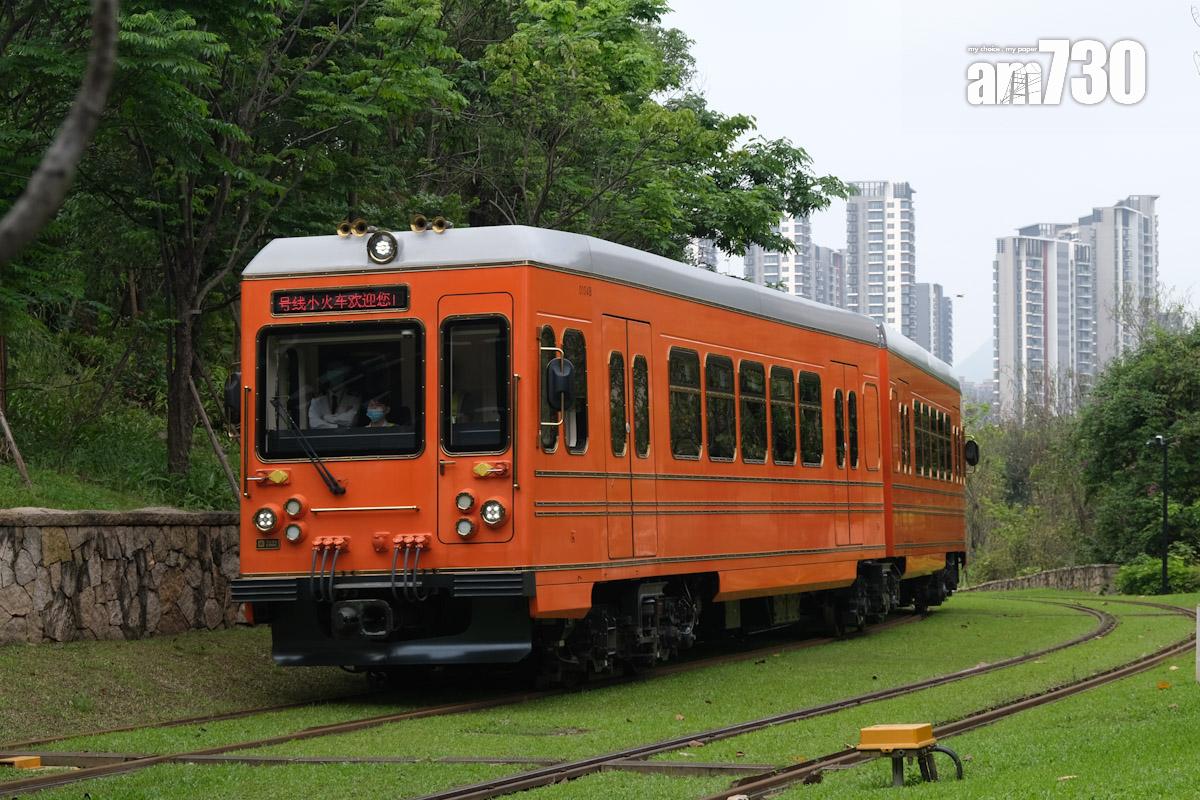 華為小鎮內設有員工在園區內通勤的小火車。(羅庸軒攝)