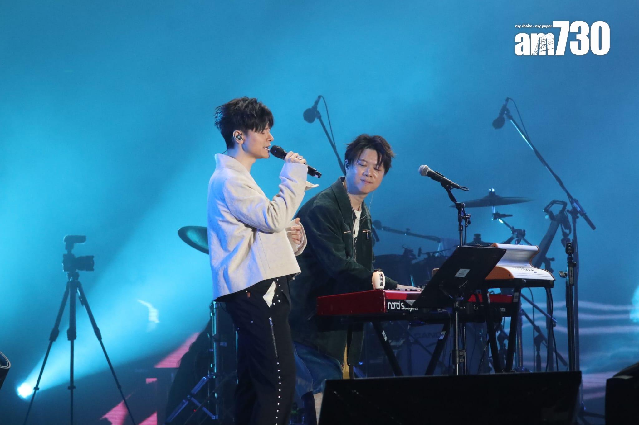 On仔在蘇道哲鋼琴伴奏下演唱新歌《繼續繼續》。(鍾式明攝)