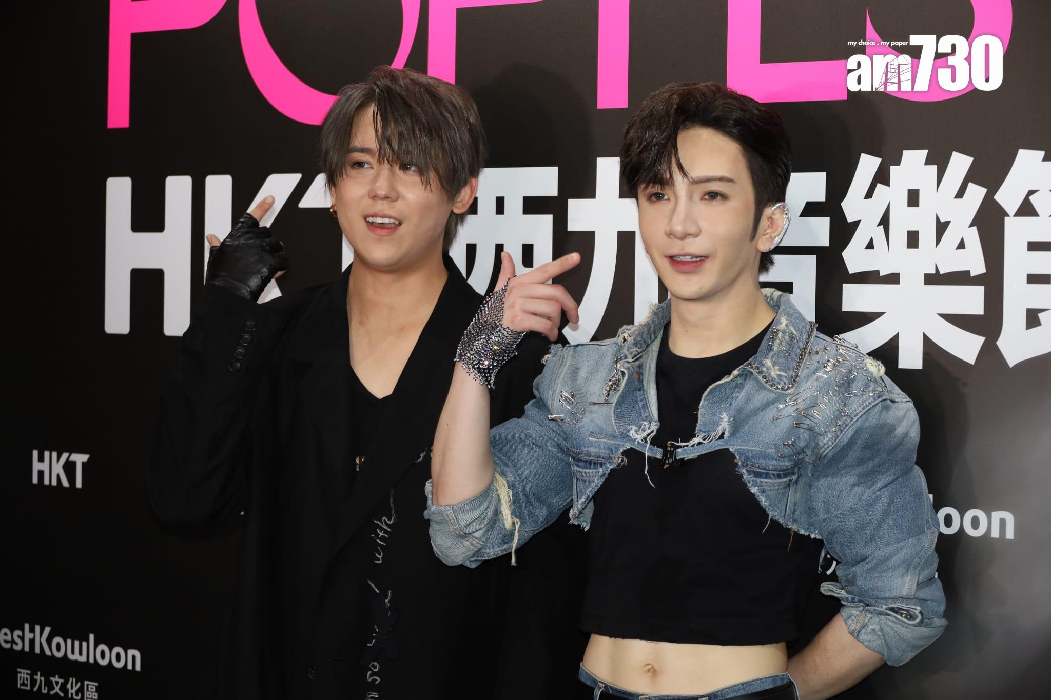 姜濤與Anson Lo在演出後在後台受訪拍照,姜son大玩派心、玩Money Challenge又唱《RUMOURS》。(鍾式明攝)