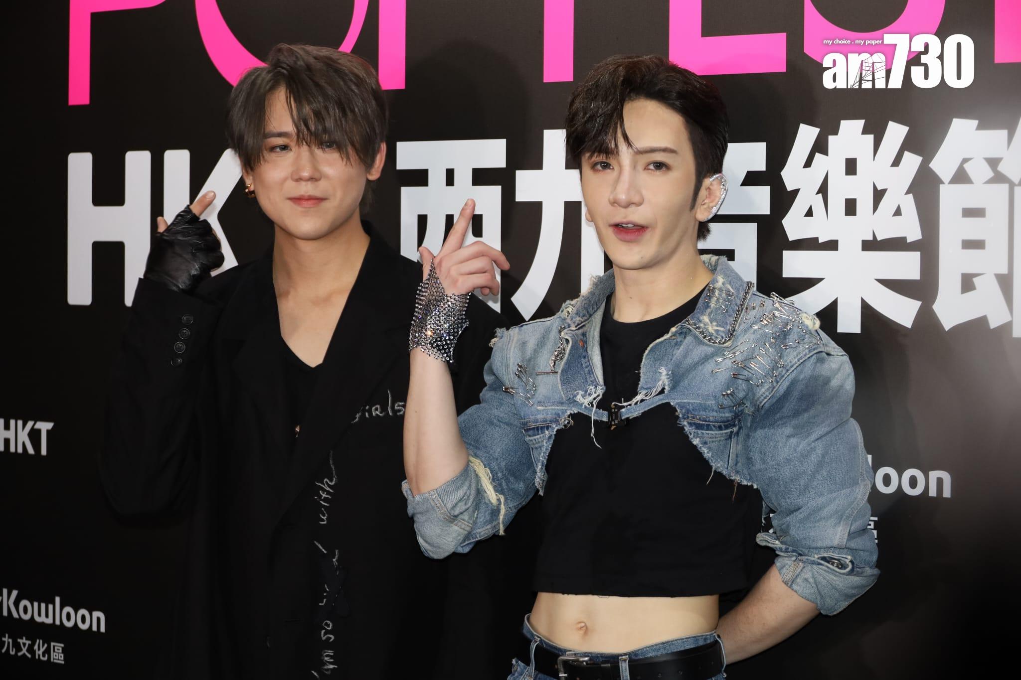 姜濤與Anson Lo在演出後在後台受訪拍照,姜son大玩派心、玩Money Challenge又唱《RUMOURS》。(鍾式明攝)