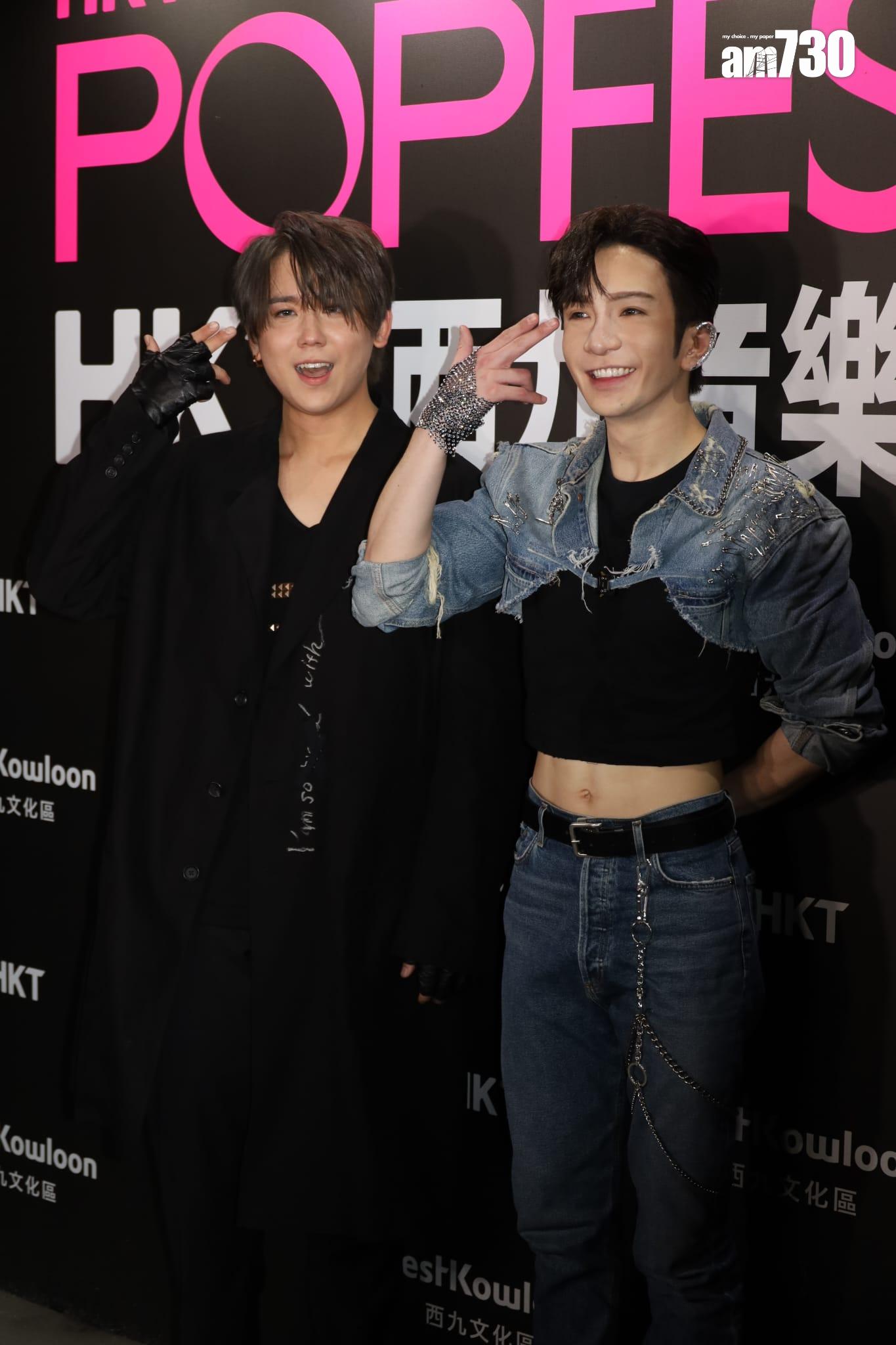 姜濤與Anson Lo在演出後在後台受訪拍照,姜son大玩派心、玩Money Challenge又唱《RUMOURS》。(鍾式明攝)