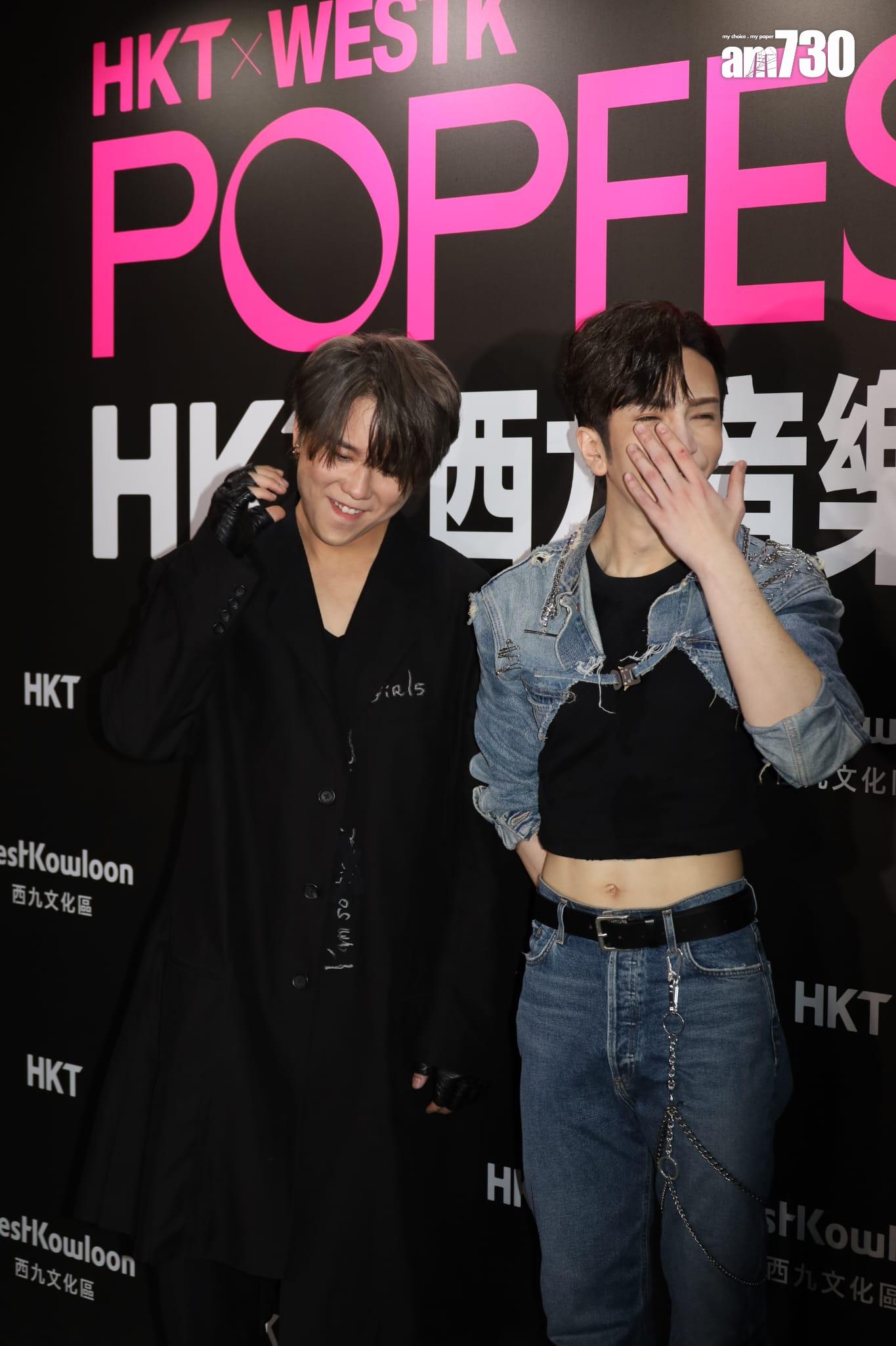 姜濤與Anson Lo在演出後在後台受訪拍照,兩人派心、玩Money Challenge又唱《RUMOURS》。(鍾式明攝)