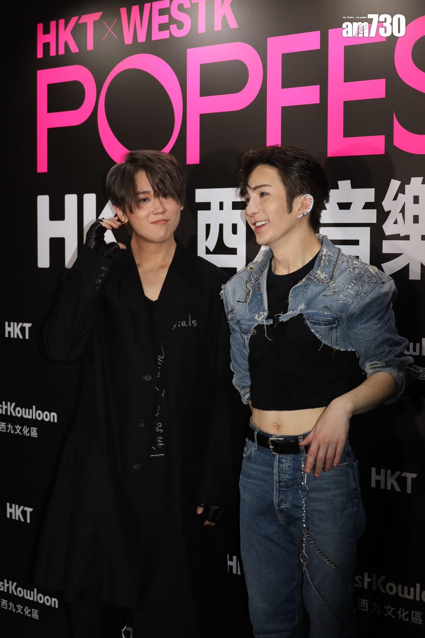 姜濤與Anson Lo在演出後在後台受訪拍照,兩人派心、玩Money Challenge又唱《RUMOURS》。(鍾式明攝)