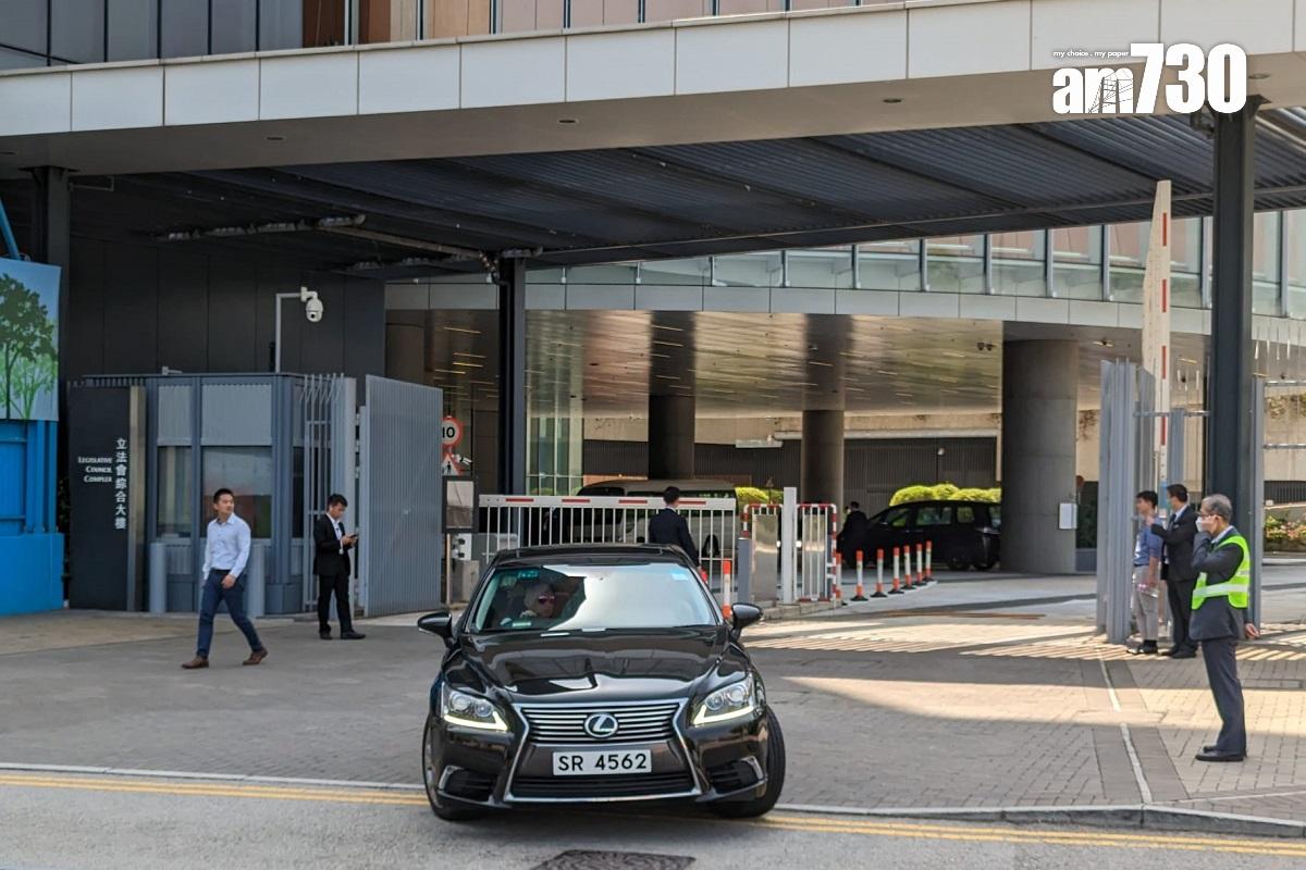 陳國基的座駕下午約2時離開立法會。(羅庸軒攝)