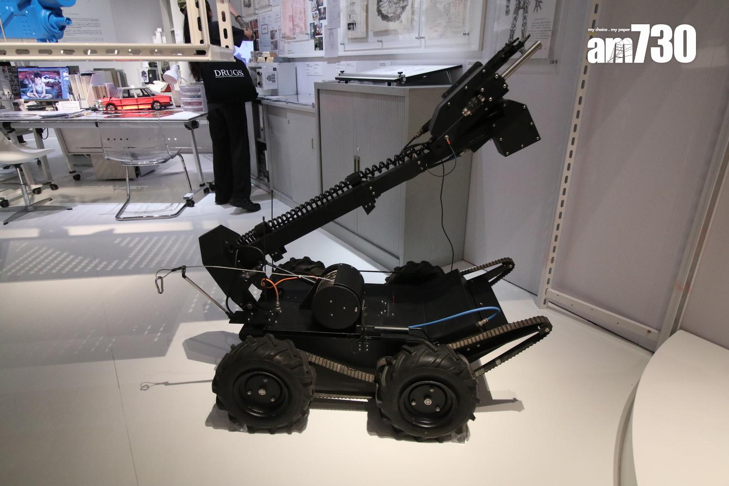 《寒戰》(2012)「拆彈機械人」