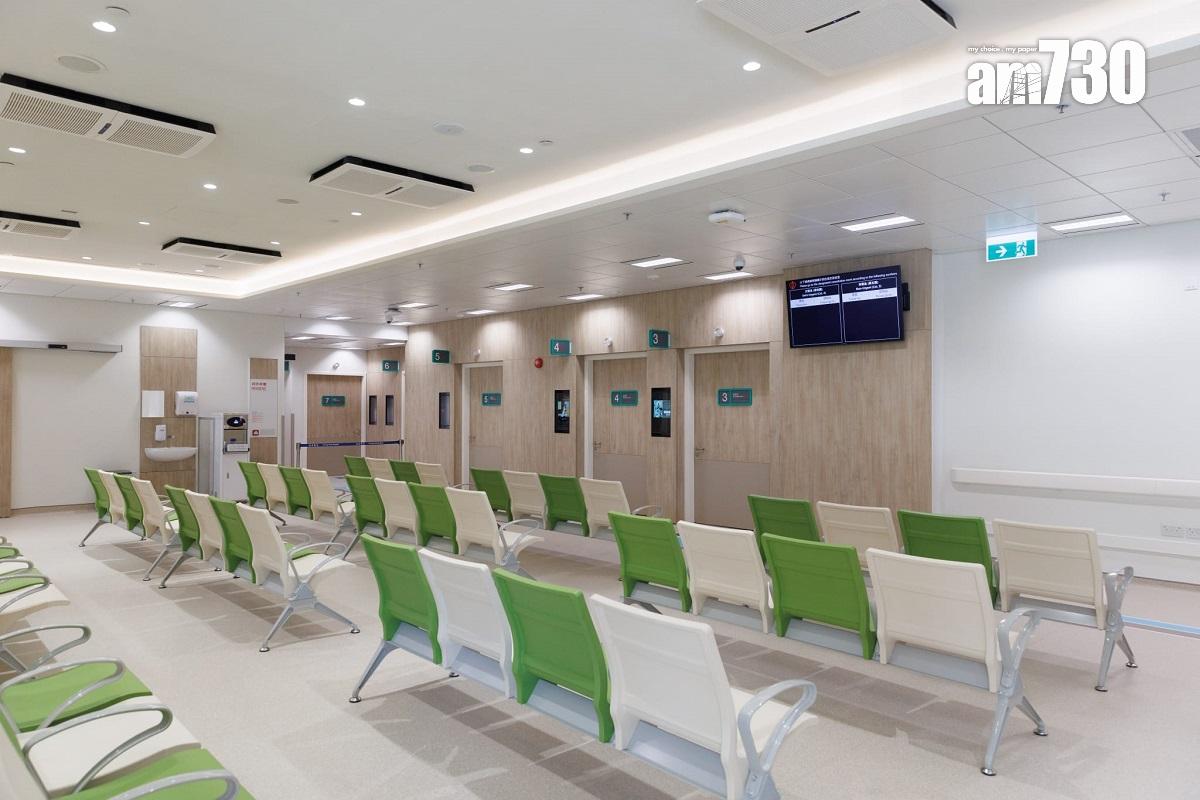 廣華醫院新急症室5月31日上午啟用,大堂等候區設有近80個座椅。(蘇文傑攝)