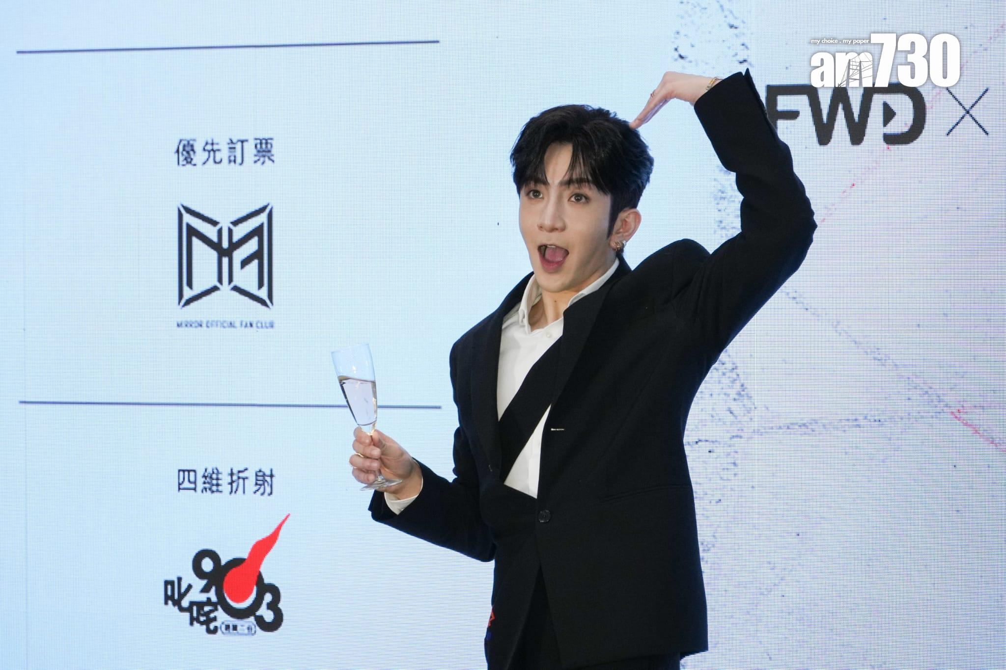 MIRROR四子現身太古城,宣布夏天各自開騷。 (李睿哲攝)