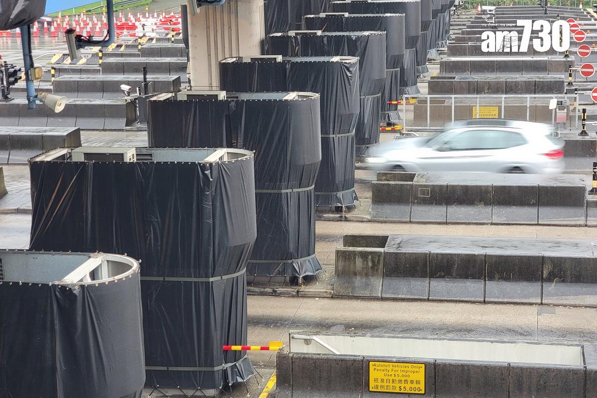 青沙管制區收費廣場的收費亭已被黑布覆蓋。(鍾式明攝)