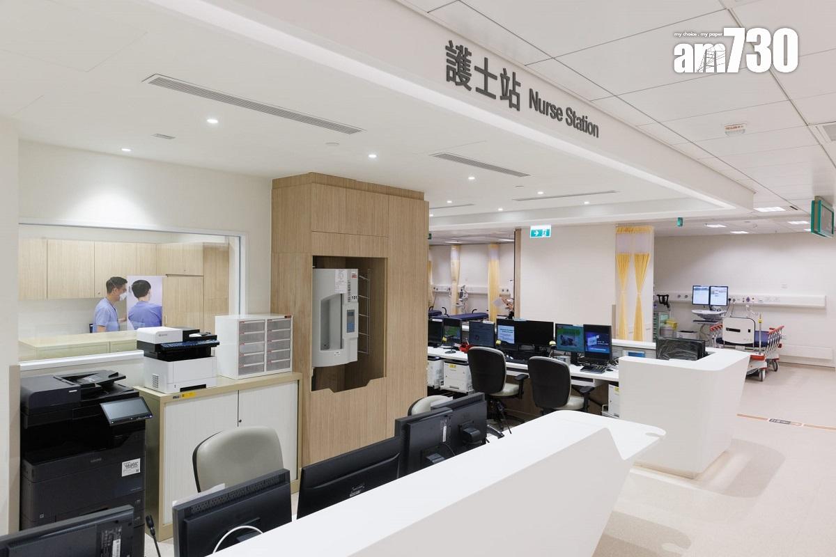 廣華醫院新急症室5月31日上午啟用,輪床和輪椅病人專用等候區設有大型護士站。(蘇文傑攝)