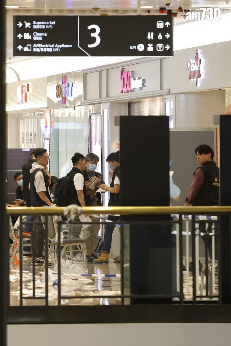 鑽石山荷里活廣場發生謀殺案,探員到場調查。(林俊源攝)