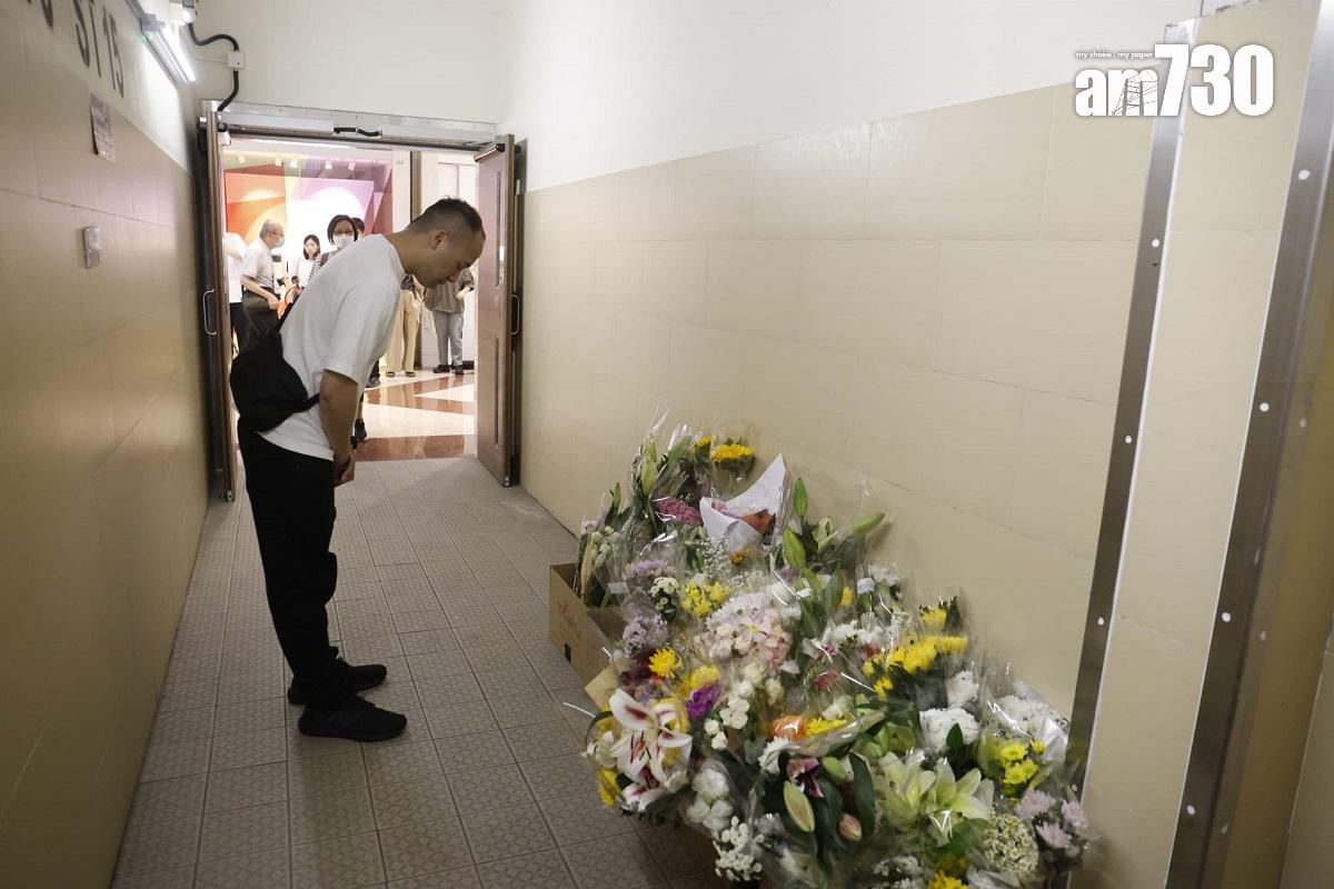 鑽石山荷里活廣場6月2日發生謀殺案,案發後第二日續有市民到場擺放鮮花悼念死者。(林俊源攝)