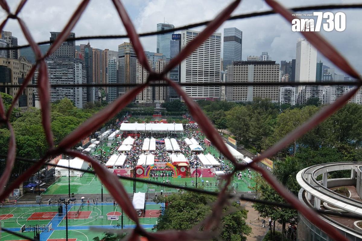 今日是六四事件34周年,維多利亞公園正舉行「家鄉市集嘉年華」。(陳奕釗攝)