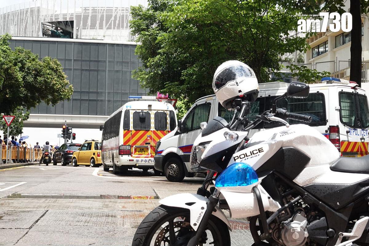 今日是六四事件34周年,維多利亞公園一帶警力明顯加強。(陳奕釗攝)