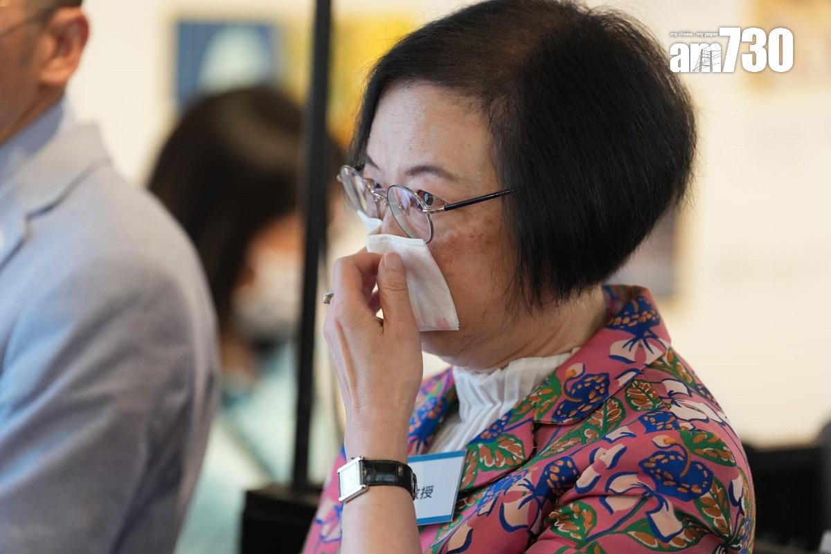 陳肇始(中)一聽到鄭子誠話一直都好想多謝佢之後,當堂眼濕濕。(陳奕釗攝)