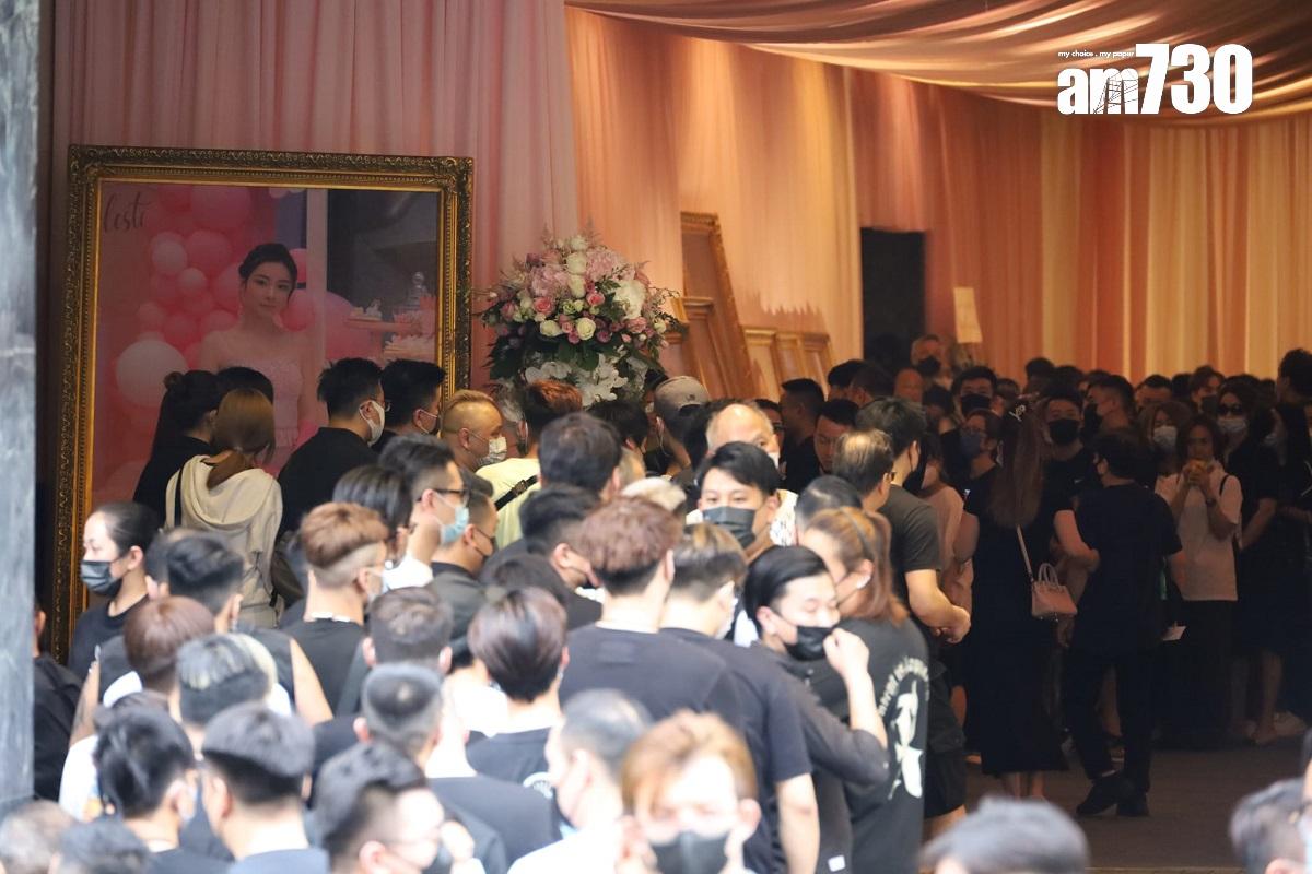 蔡天鳳今日於寶福紀念館設靈,靈堂以其生前喜愛的粉紅色為主調。(鍾式明攝)