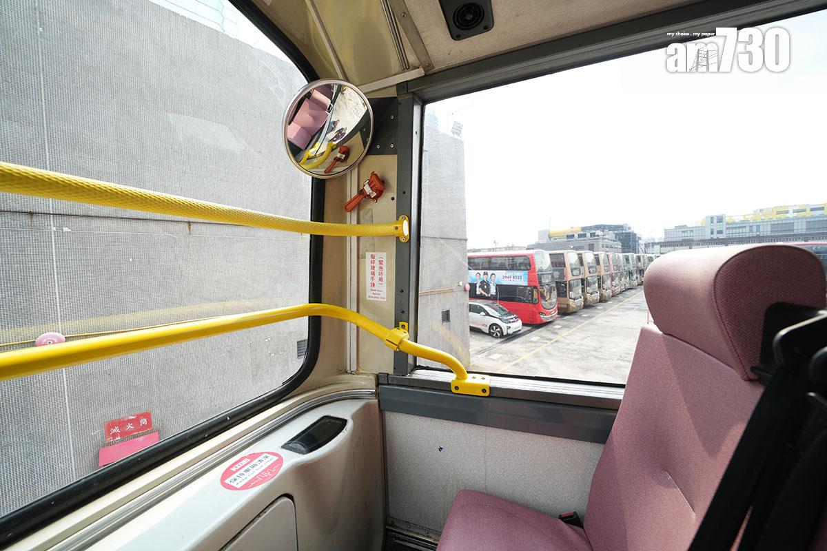 最後一批設有「潛望鏡」、俗稱「短豬」的富豪超級奧林比安10.6米巴士已全數退役。(資料圖片/陳奕釗攝)