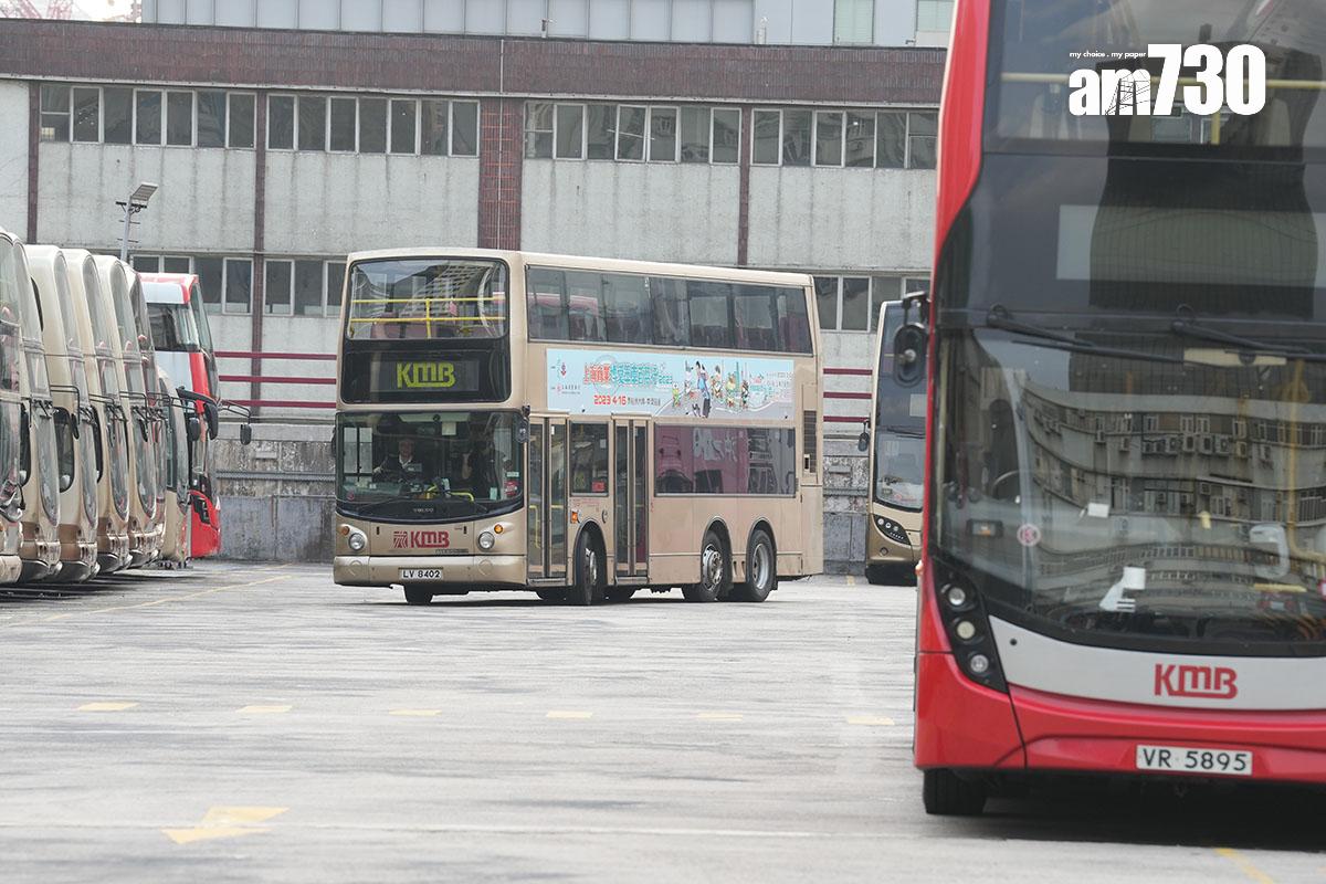 最後一批設有「潛望鏡」、俗稱「短豬」的富豪超級奧林比安10.6米巴士已全數退役。(資料圖片/陳奕釗攝)