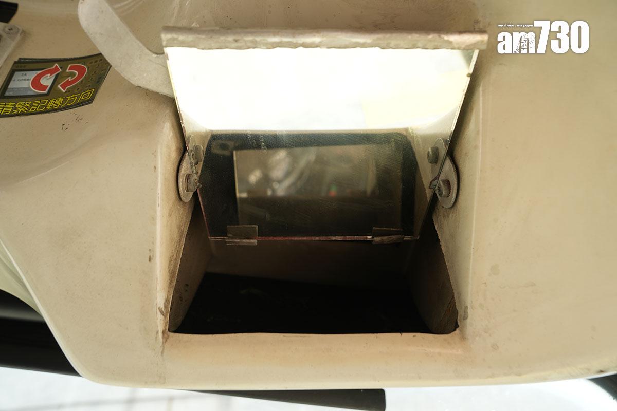 最後一批設有「潛望鏡」、俗稱「短豬」的富豪超級奧林比安10.6米巴士已全數退役。(資料圖片/陳奕釗攝)