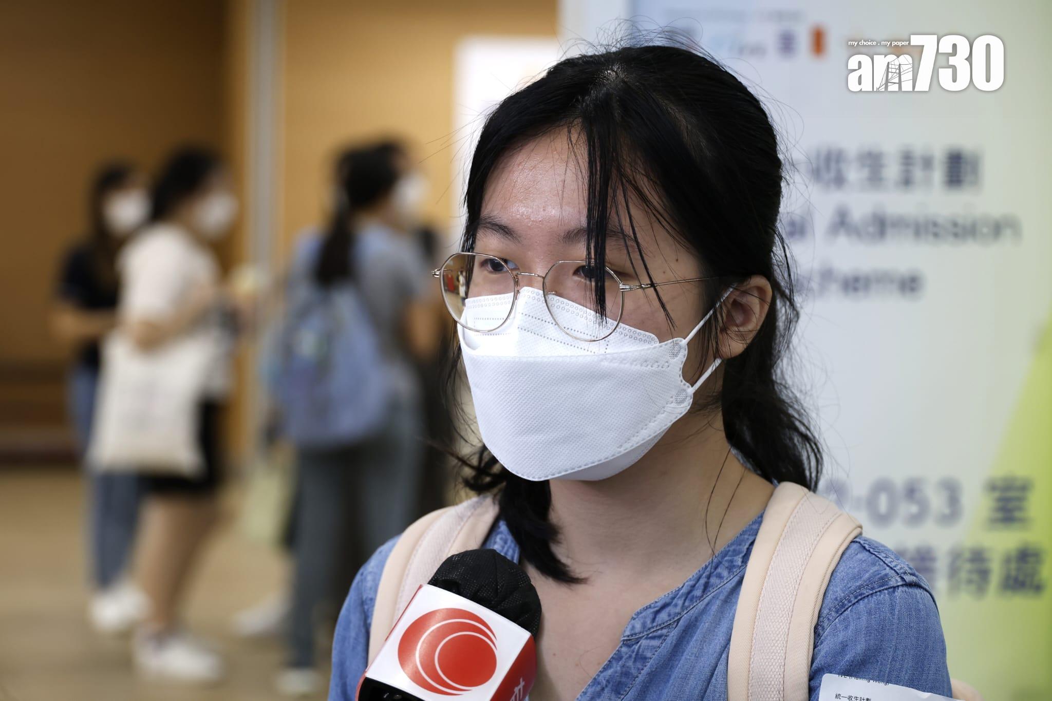 陳同學Celina表示,預計到文憑試成績未能達標,所以一早前來報讀IVE的商業基礎課程文憑。(林俊源攝)