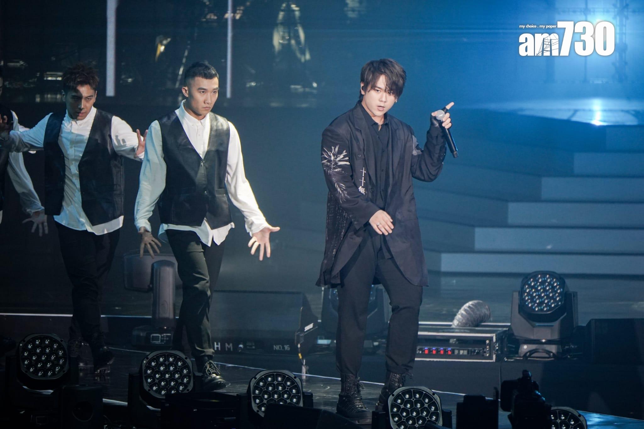 姜濤以大師兄身份跳唱《鏡中鏡》。