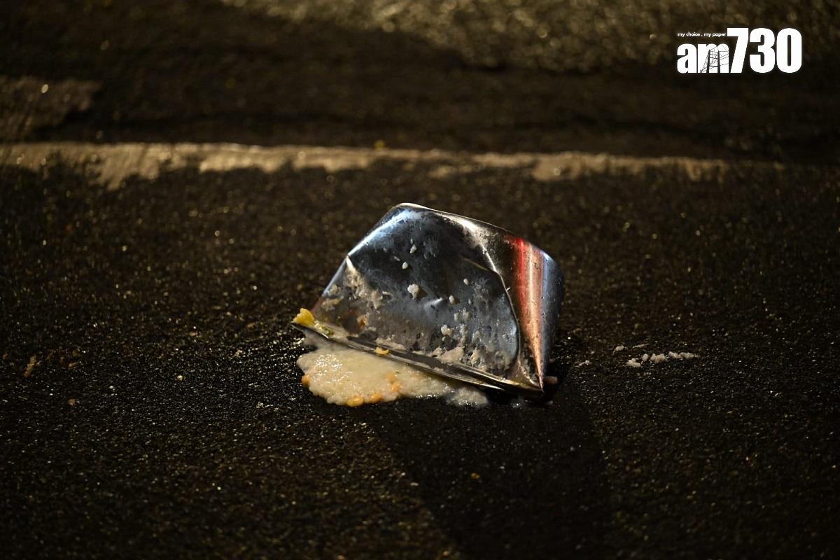 康寧道發生致命交通意外,地上遺有一碗粥和其他雜物。(陳奕釗攝)